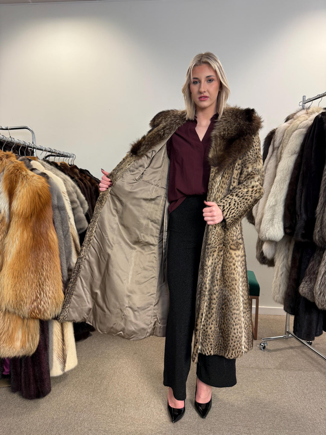 Lynx Fur Coat - Luxurious and Elegant, Medium Size, Real Fur Coat for a Sophisticated Look, Womens Fur Coat, Real Lynx Fur Coat, Vintage Fur