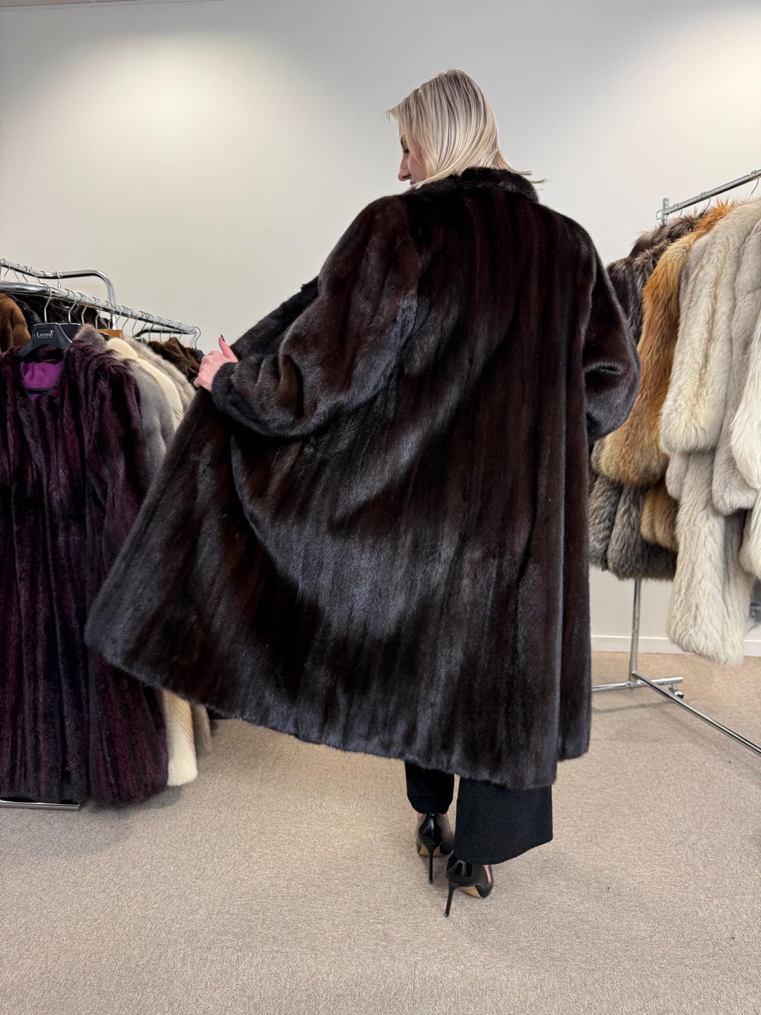 Long Brown Mink Coat, XL Size, Luxury Fur Coat, Real Fur Coat, Full-Length Mink Fur Coat, Brown Mink Fur, Vintage Fur Coat, Women's Fur Coat