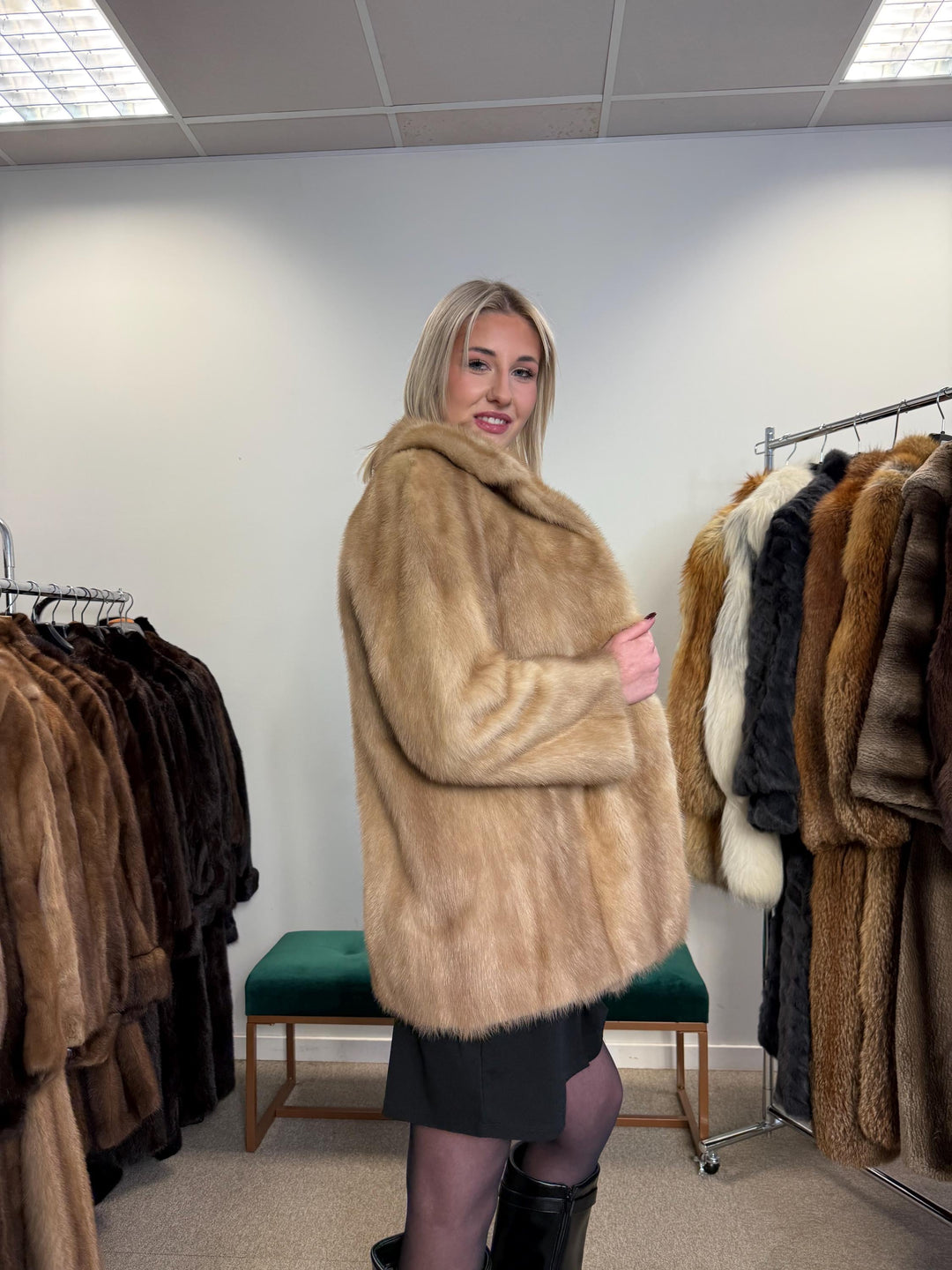 White Mink Fur Jacket, M/L Size, Women's Fur Coat, Vintage Fur Coat, Real Fur Jacket, Mink Jacket, Cream Mink Fur, Mink Fur Coat, White Mink