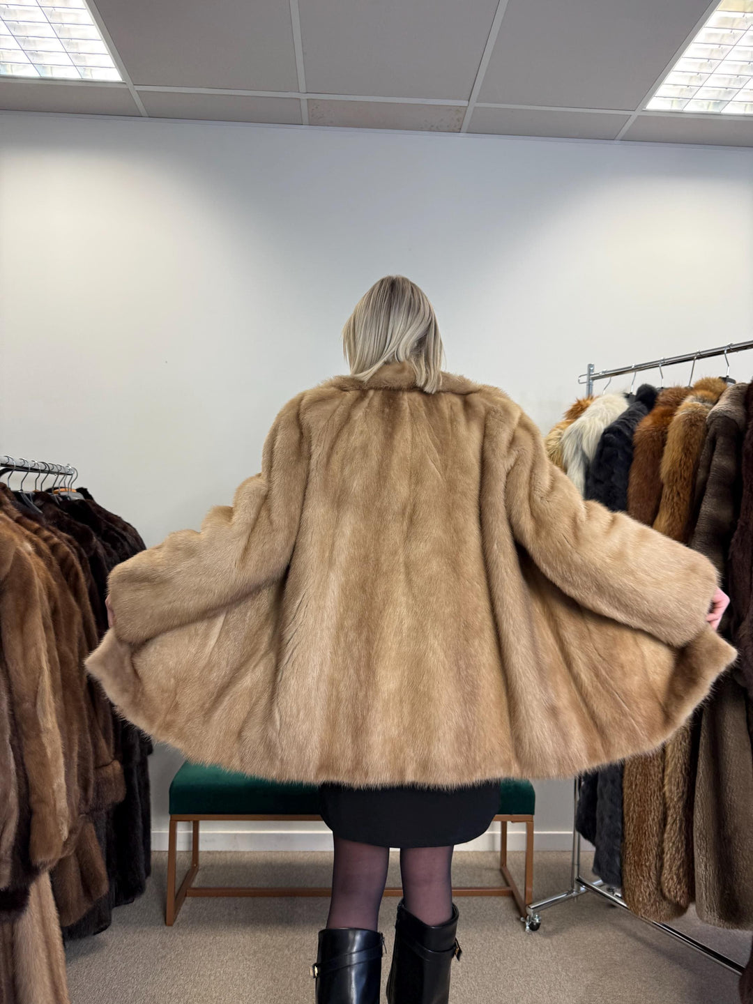 White Mink Fur Jacket, M/L Size, Women's Fur Coat, Vintage Fur Coat, Real Fur Jacket, Mink Jacket, Cream Mink Fur, Mink Fur Coat, White Mink