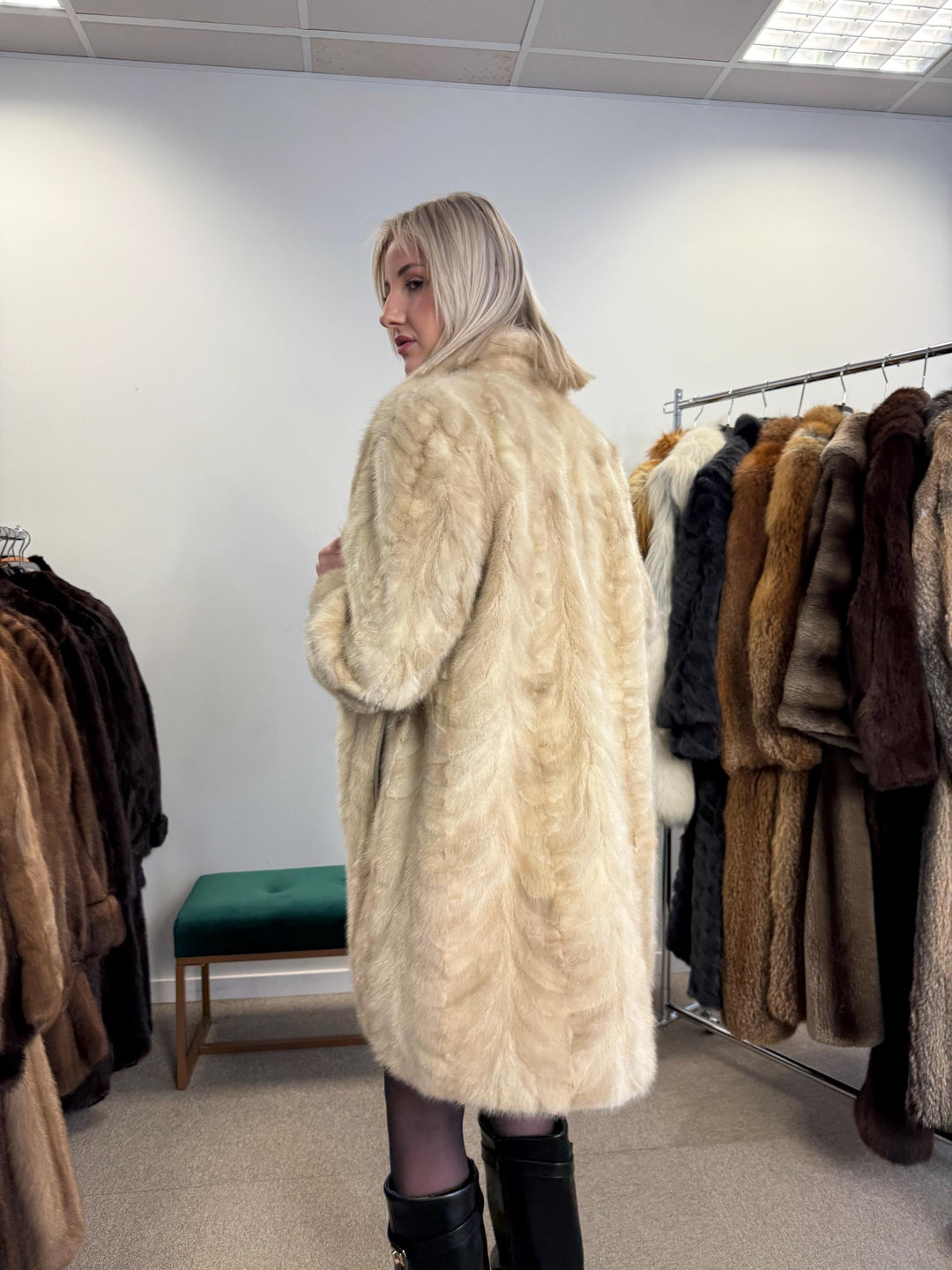 White Mink Fur Coat, M/L Size, Women's Fur Coat, Vintage Fur Coat, Real Fur Coat, Mink Coat, White Mink Fur, Mink Fur Coat, White Mink Coat