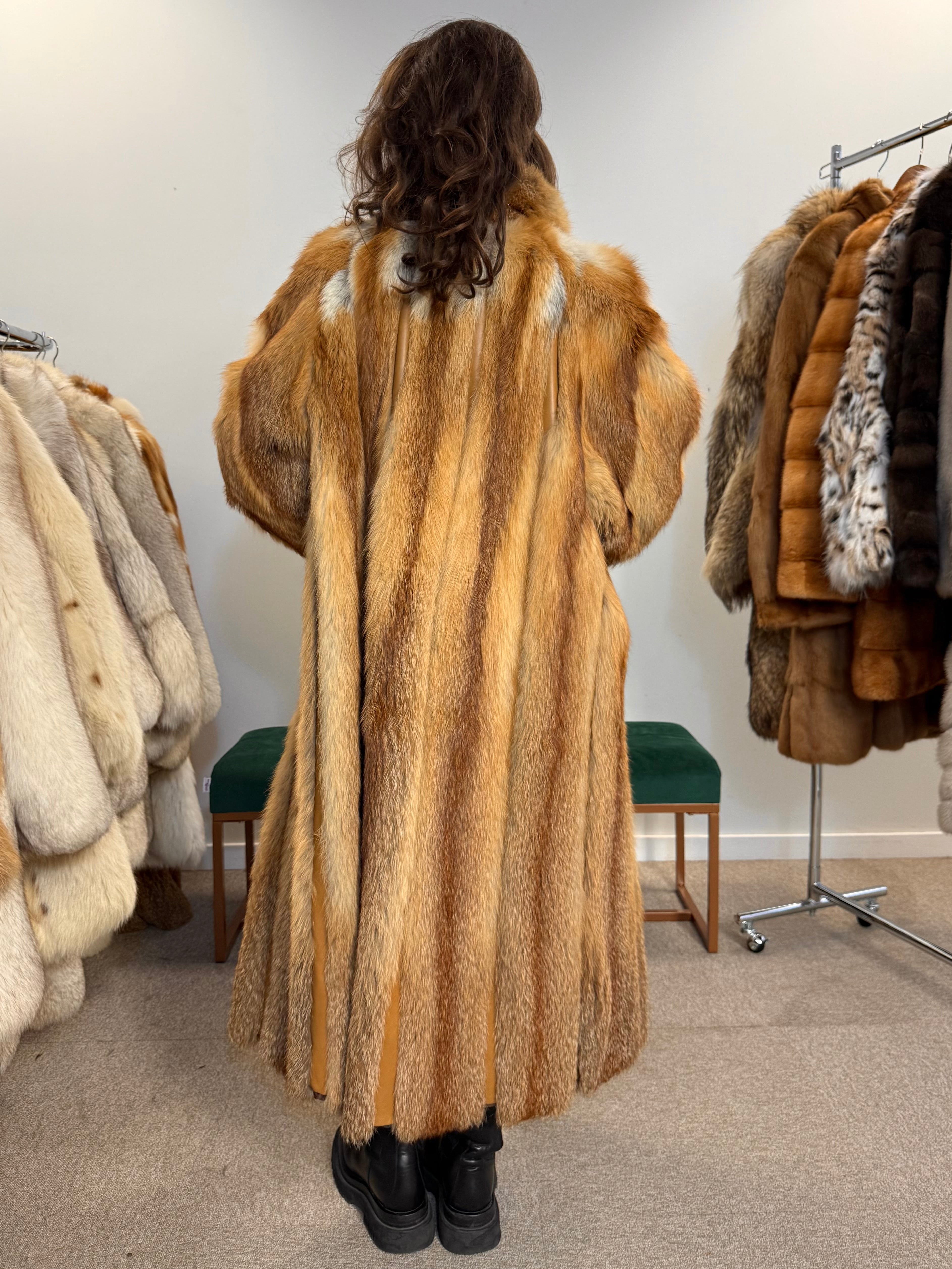 Vintage Real Red Fox Fur Coat for Women, XXL Size – Natural Red Shade, Thick Fur Texture, Warm and Sophisticated.