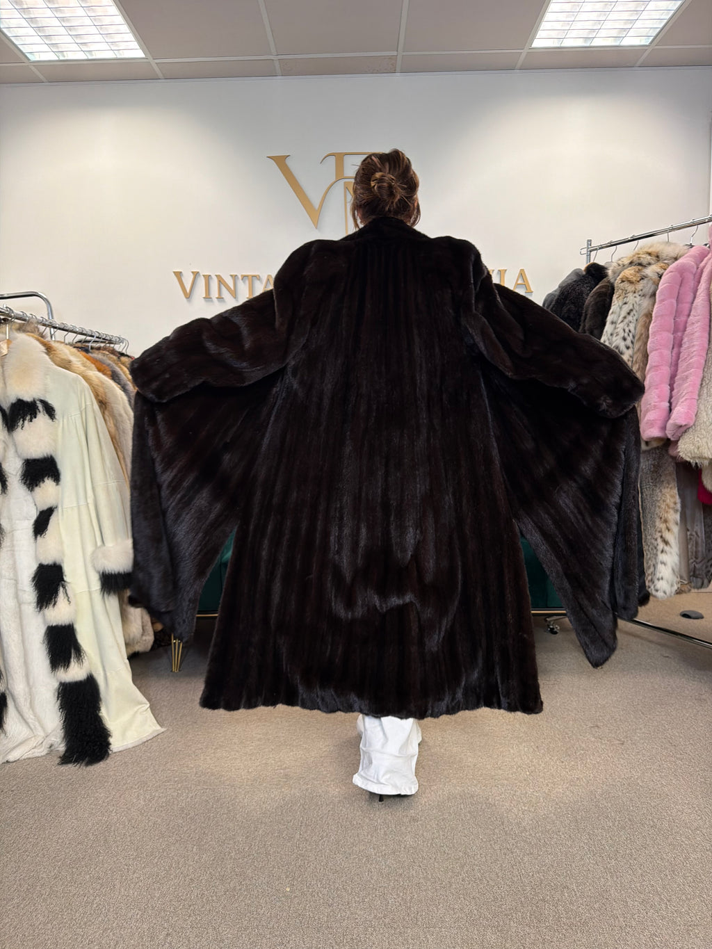 Super Rare Luxury Floor-Length Mink Fur Coat, M/L, High Quality