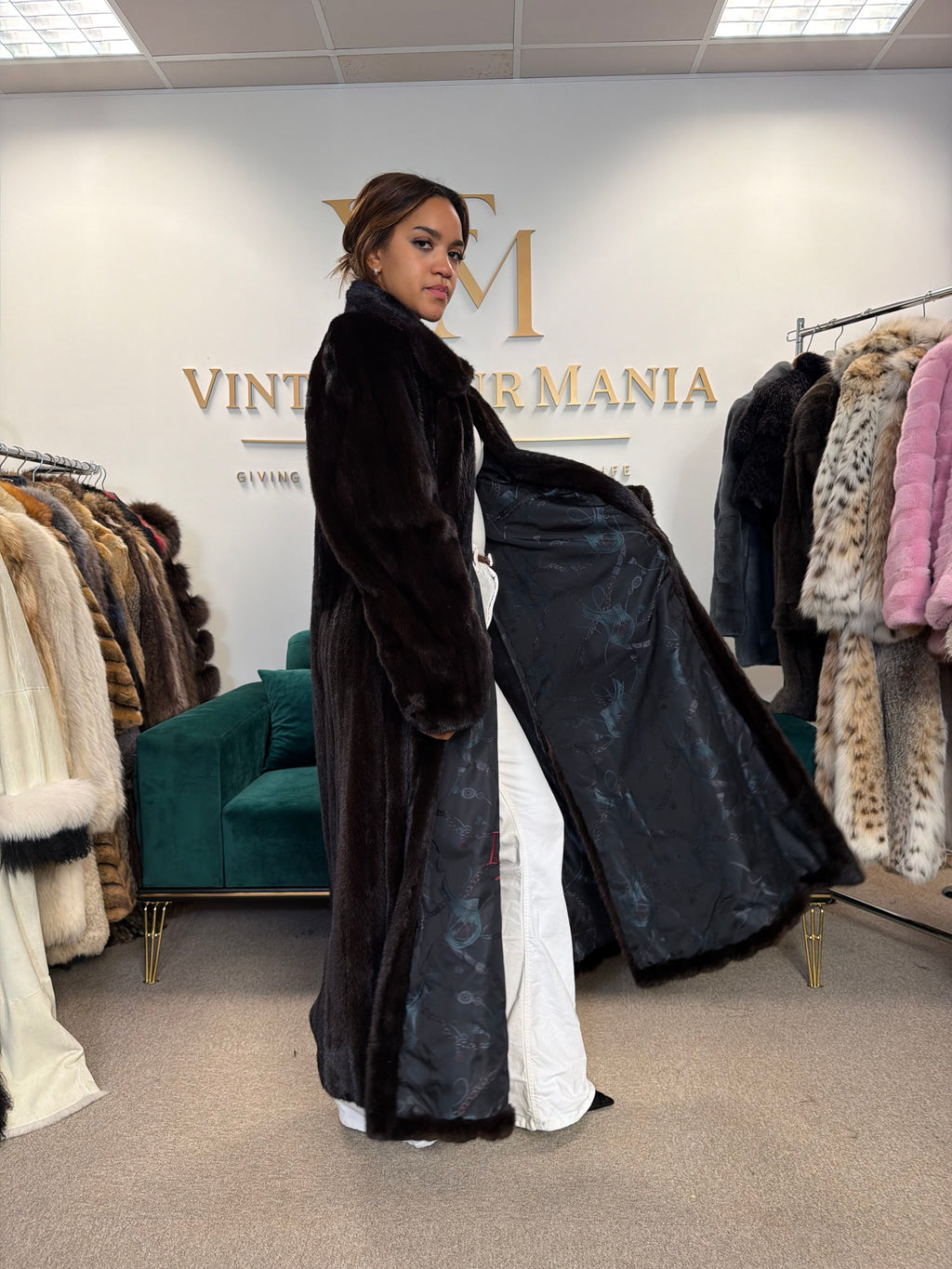 Super Rare Luxury Floor-Length Mink Fur Coat, M/L, High Quality