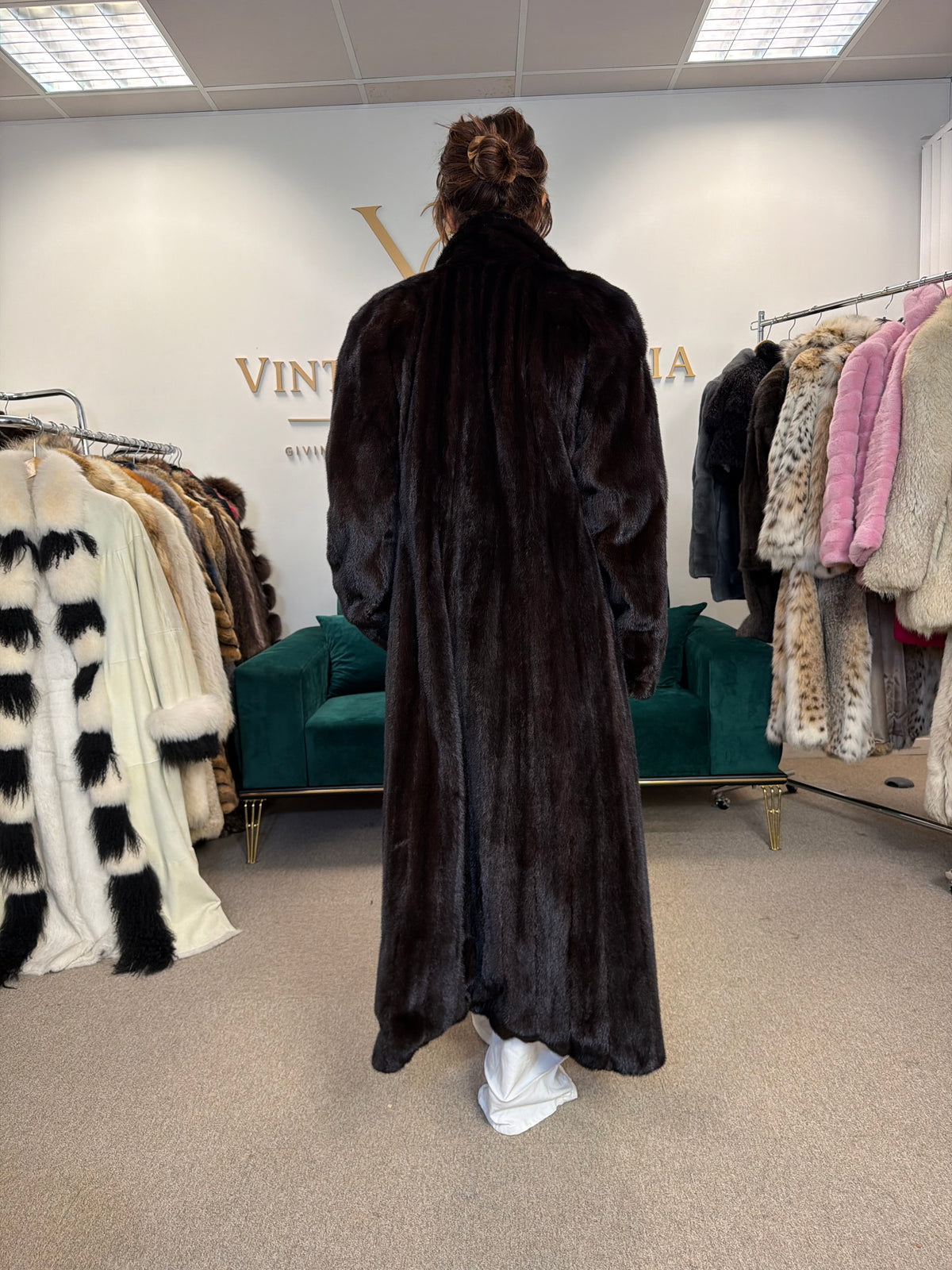 Super Rare Luxury Floor-Length Mink Fur Coat, M/L, High Quality
