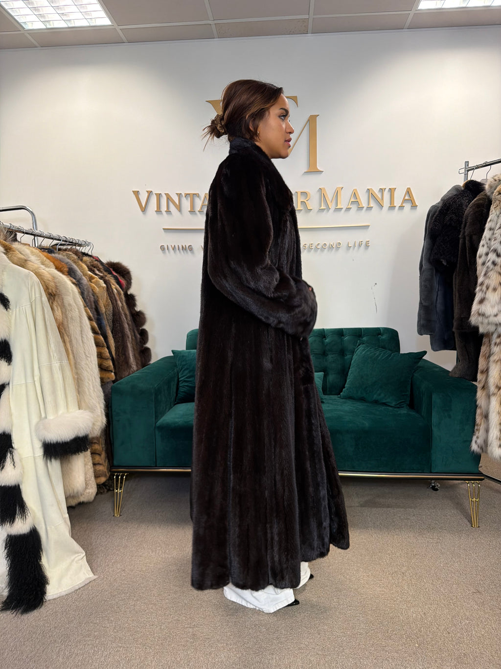 Super Rare Luxury Floor-Length Mink Fur Coat, M/L, High Quality