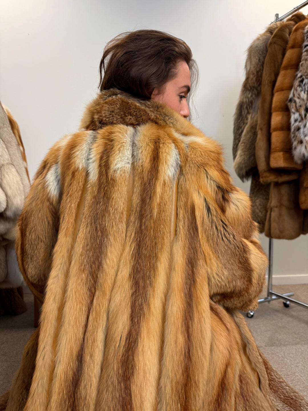 Genuine Red Fox Fur XXL – Elegant, Cozy, and Stylish Vintage Coat, Perfect for Cold Days and Special Events.