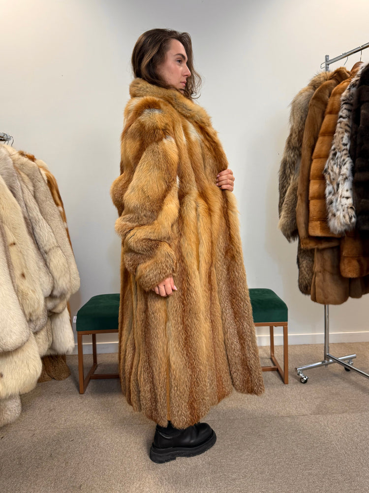XXL Red Fox Fur Coat – 100% Real Fur, Fluffy and Luxurious, Excellent Condition, Perfect for Glamorous Evenings.