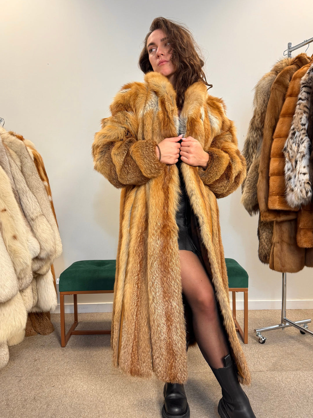 Luxury Real Red Fox Fur Coat, XXL Size – Soft, Thick, and Elegant Vintage Outerwear for Women. A true statement piece for winter fashion lovers.