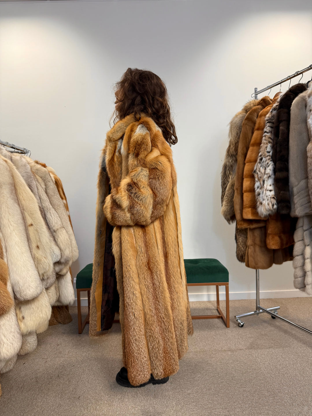 Real Red Fox Fur Coat XXL – Beautiful Natural Fur, Rare Find, Perfect for Collectors of Vintage Luxury Fashion.