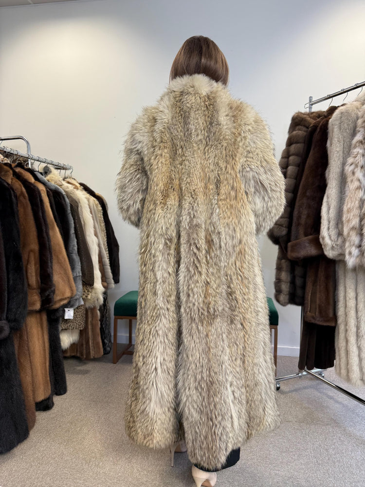 Shoulder and sleeve detail of coyote fur coat, medium women’s size, soft thick vintage fur.