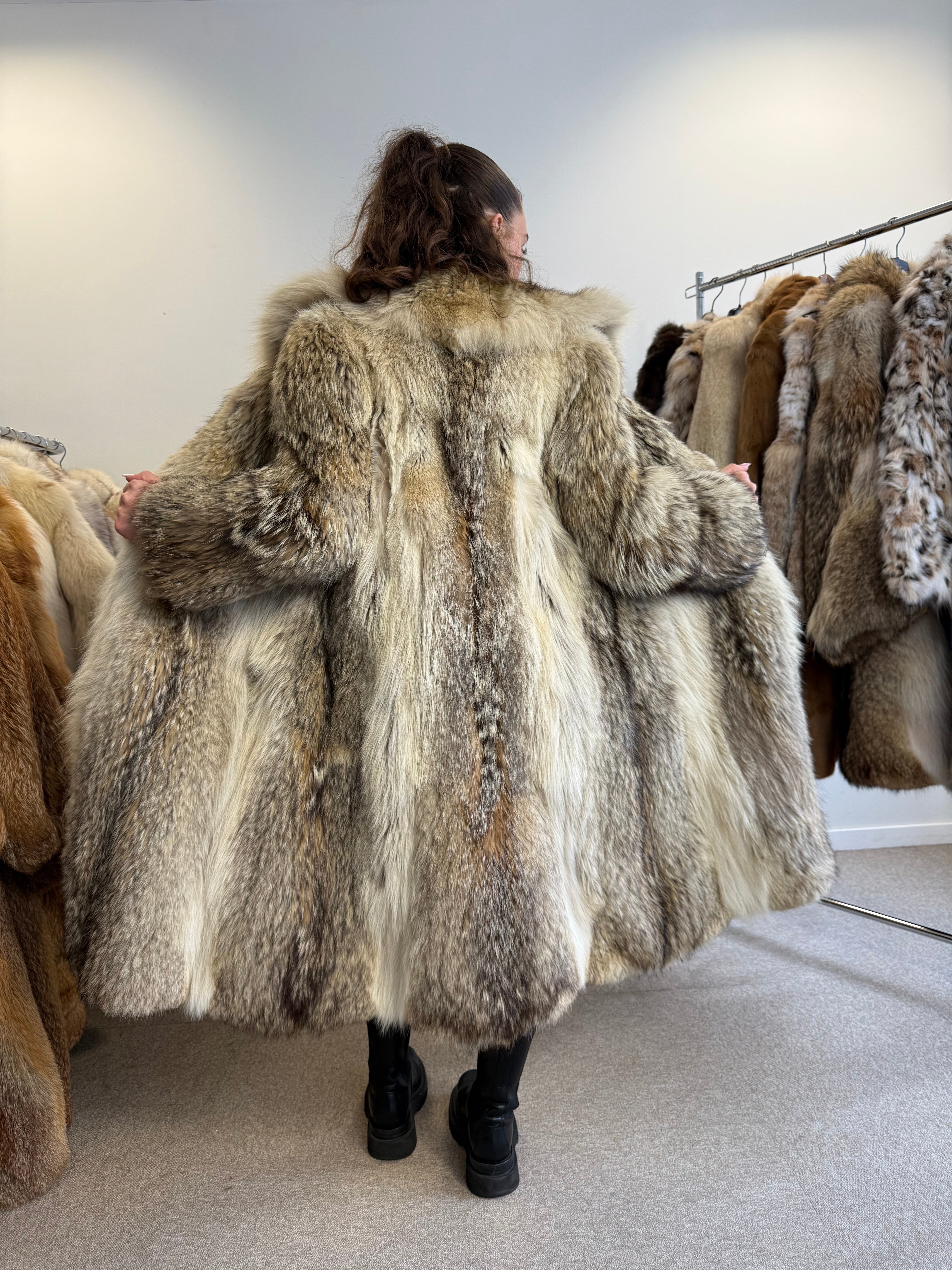 Fluffy Coyote Fur Jacket – Vintage Real Fur Women’s Coat