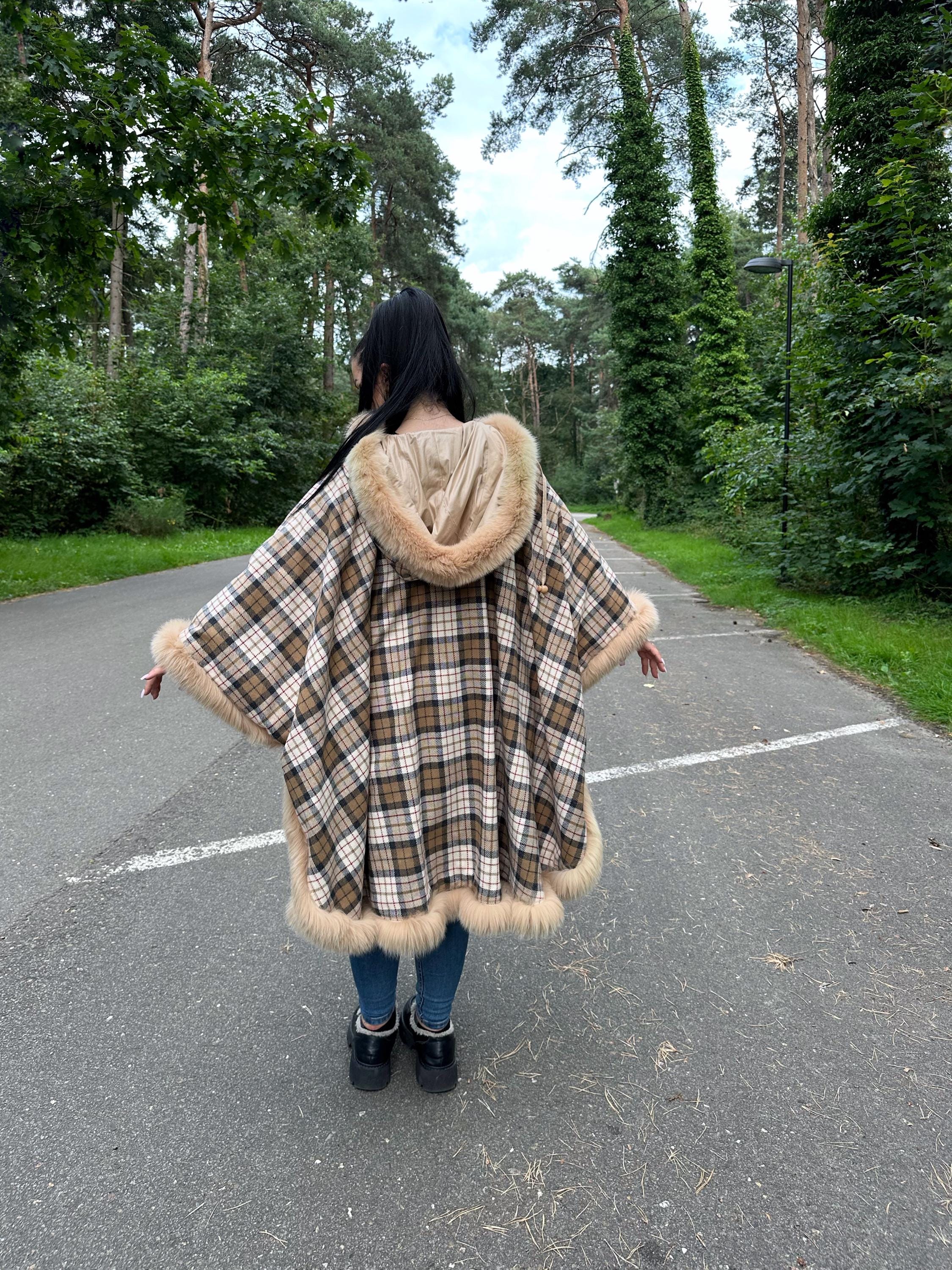 Burberry Style Coat with Fox Fur, One Size Coat, Elegant and Luxury Fur Coat - Perfect for Outerwear Style, Real Vintage Coat, Women's Coat