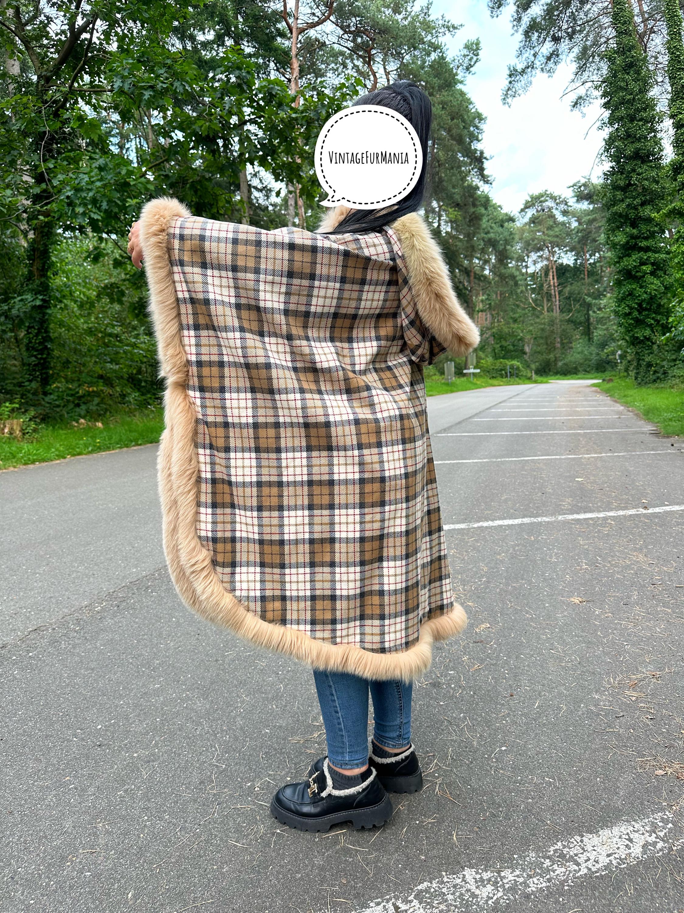 Burberry Style Coat with Fox Fur, One Size Coat, Elegant and Luxury Fur Coat - Perfect for Outerwear Style, Real Vintage Coat, Women's Coat