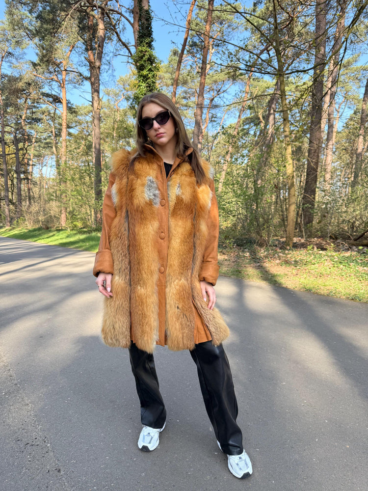 Unisex Red Fox Fur Jacket with Leather, M Size, Rare Find Fox Jacket, Soft Cotton Lining, Eye-Catching Design, Luxury Women's Jacket, Soft