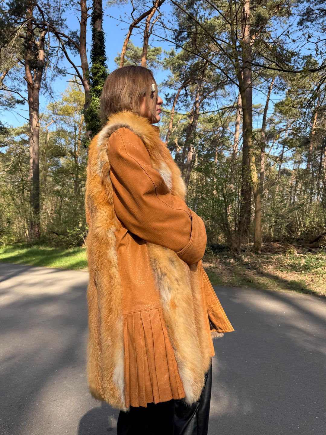 Unisex Red Fox Fur Jacket with Leather, M Size, Rare Find Fox Jacket, Soft Cotton Lining, Eye-Catching Design, Luxury Women's Jacket, Soft