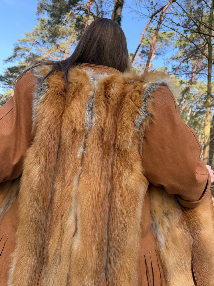Unisex Red Fox Fur Jacket with Leather, M Size, Rare Find Fox Jacket, Soft Cotton Lining, Eye-Catching Design, Luxury Women's Jacket, Soft
