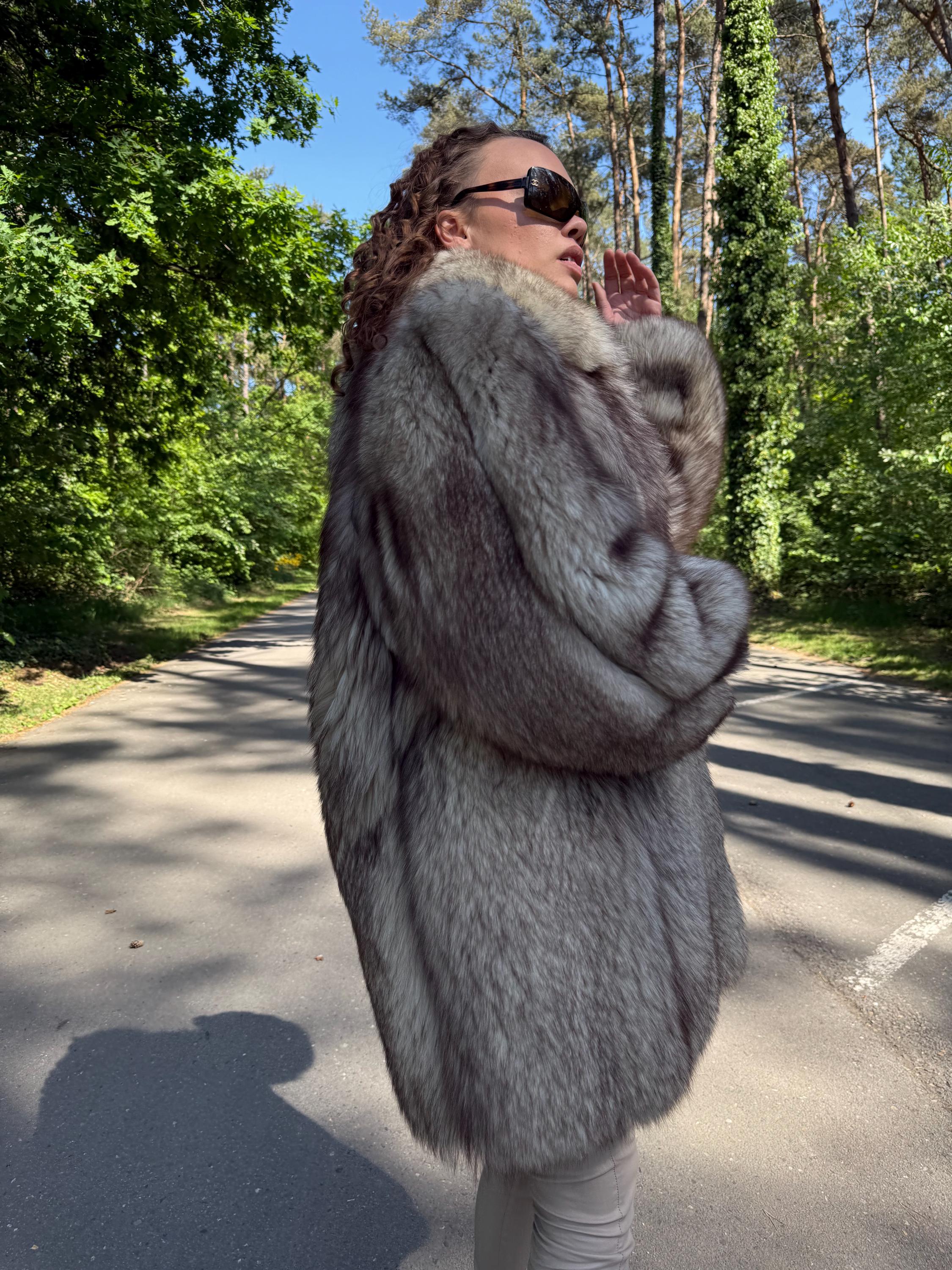 White Fox Fur Coat, XL Size, Soft and Fluffy Fur, Real Fox Fur, Warm Vintage Winter Coat, Good Condition, Real Elegant White Fox Fur Coat