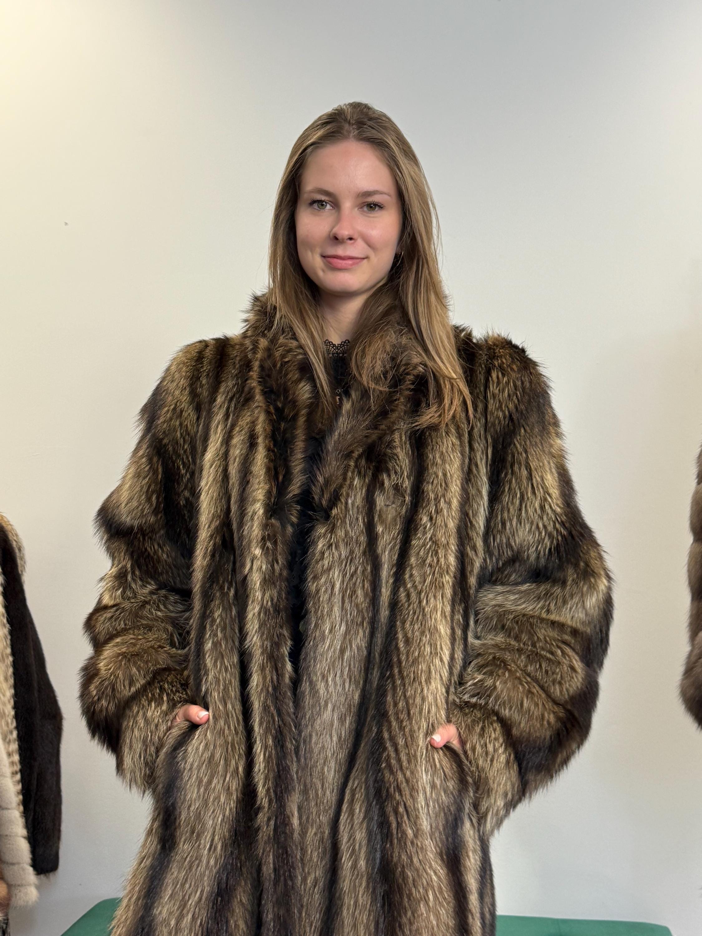 Fluffy Raccoon Fur Coat, L/XL Size, Real Fur Coat, Raccoon Coat, Silver Raccoon Fur, Vintage Fur Coat, Thick Raccoon Coat, Women's Fur Coat