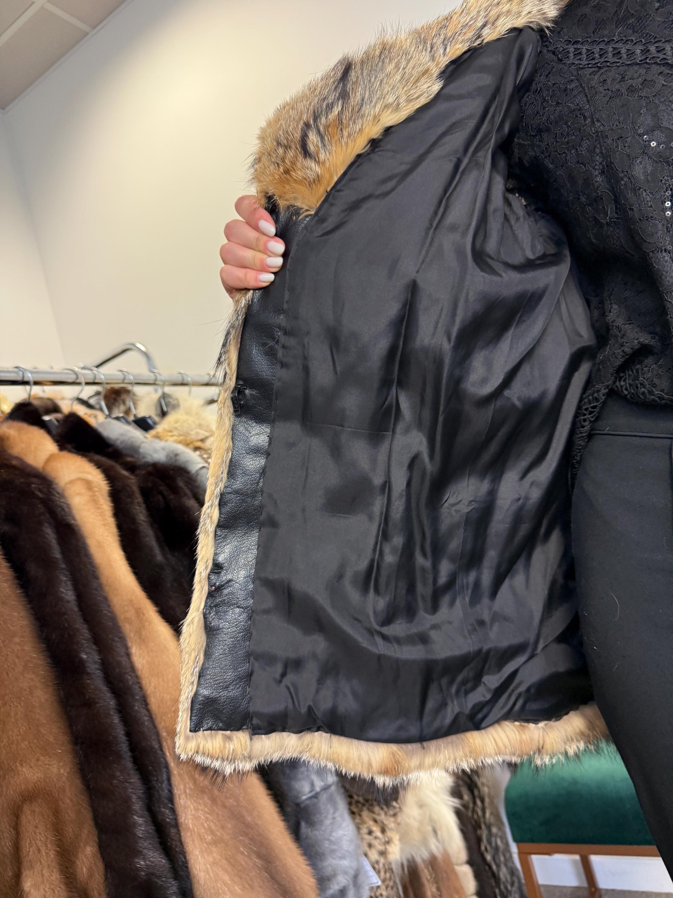 Small Coyote Fur Jacket, Real Fur Jacket, Women's Fur Jacket, Real Coyote Fur, Coyote Jacket, Vintage Fur Coat, Women's Vintage Coat, Fur