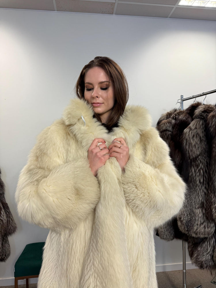 Fluffy White Polar Fox Coat, M/L Size, Real White Fox, Soft Fur Coat, Fox Fur Coat, Real Fox Fur, Real Fur Coat, Fluffy Fox Fur Coat, Fox