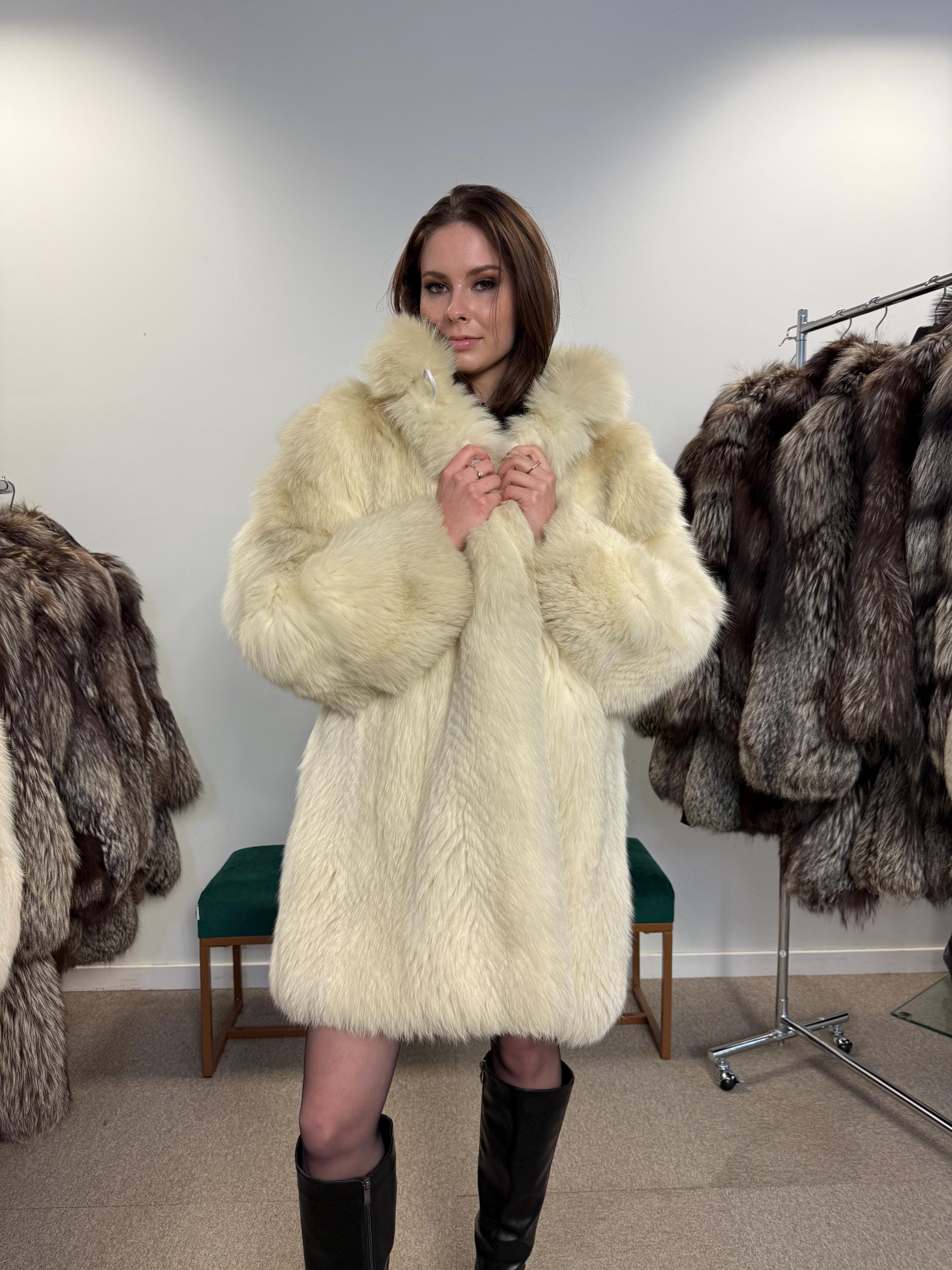 Fluffy White Polar Fox Coat, M/L Size, Real White Fox, Soft Fur Coat, Fox Fur Coat, Real Fox Fur, Real Fur Coat, Fluffy Fox Fur Coat, Fox