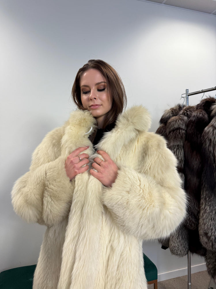 Fluffy White Polar Fox Coat, M/L Size, Real White Fox, Soft Fur Coat, Fox Fur Coat, Real Fox Fur, Real Fur Coat, Fluffy Fox Fur Coat, Fox