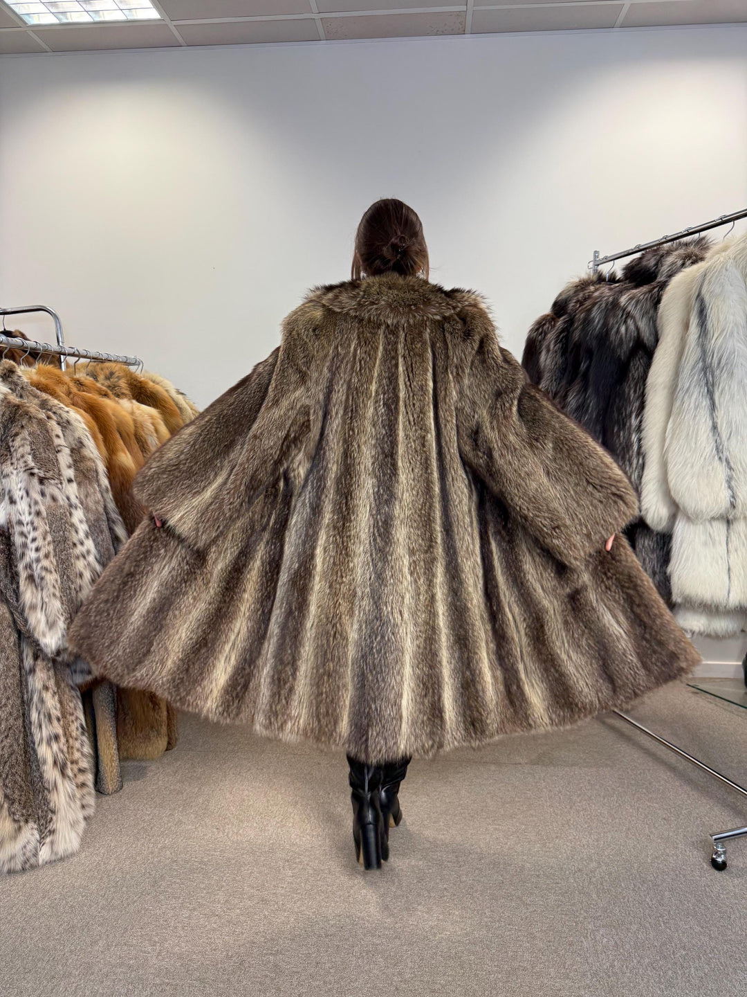 Fluffy Raccoon Fur Coat, XL Size, Silver Brown, Real Raccoon Fur, High-Quality Fur, Soft & Warm Fur Coat, Rare Find Coat, Vintage Fur Coat