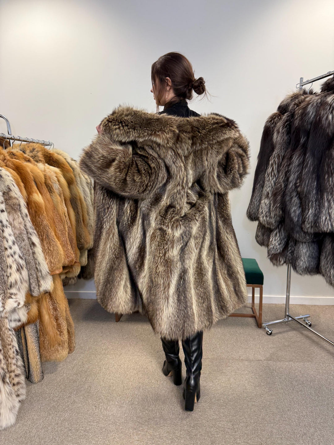 Fluffy Raccoon Fur Coat, XL Size, Silver Brown, Real Raccoon Fur, High-Quality Fur, Soft & Warm Fur Coat, Rare Find Coat, Vintage Fur Coat