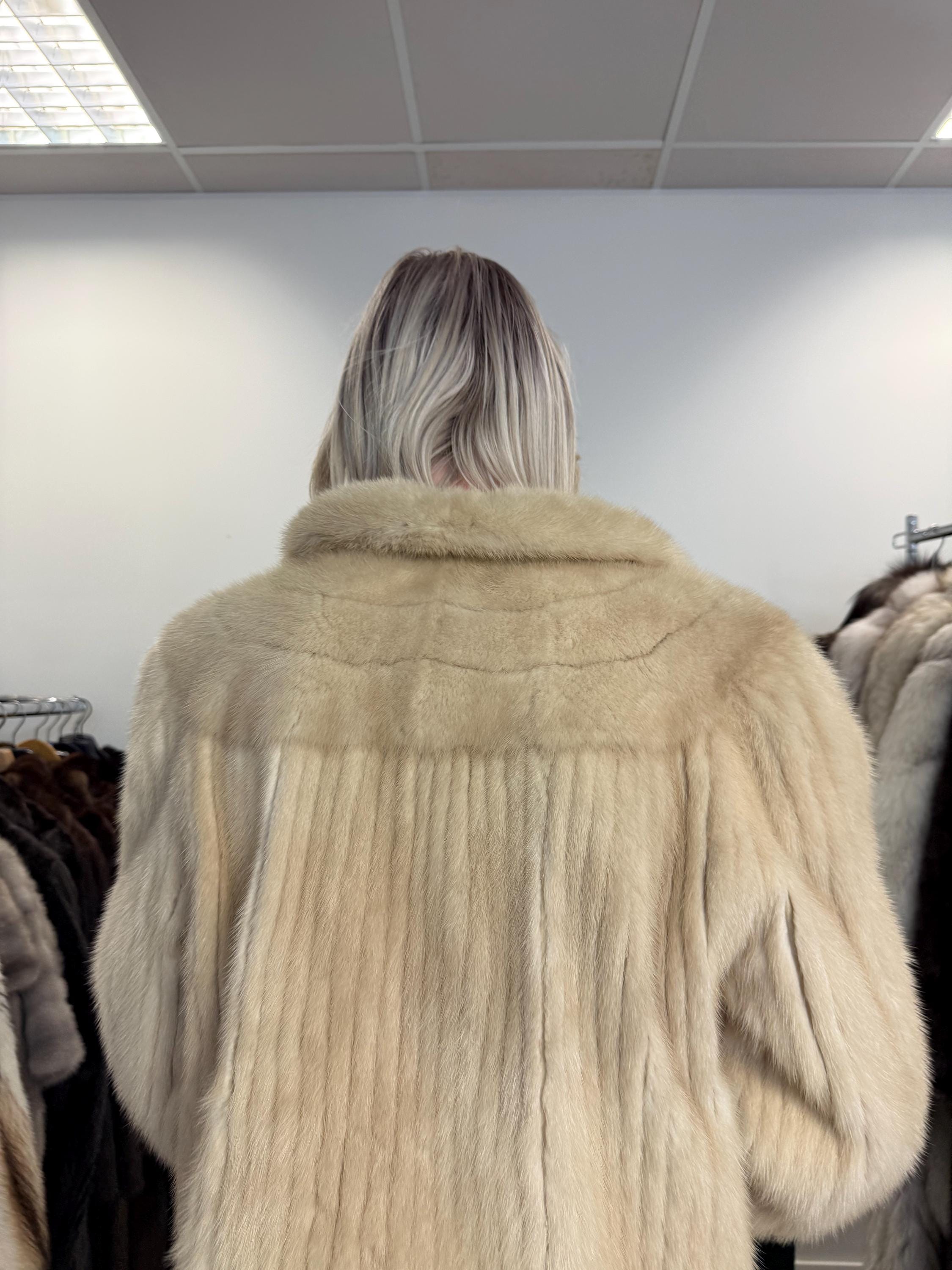 White Saga Mink Jacket, Medium Size, White Mink Fur, Real Fur Jacket, Mink Coat Women, Thick Mink Coat, Saga Mink, Vintage Fur Jacket, Mink