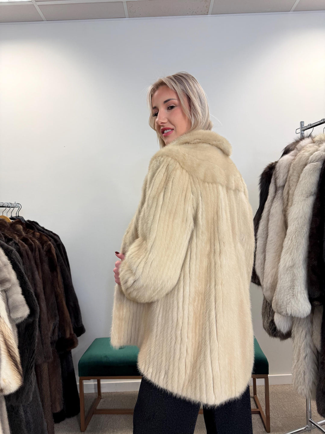 White Saga Mink Jacket, Medium Size, White Mink Fur, Real Fur Jacket, Mink Coat Women, Thick Mink Coat, Saga Mink, Vintage Fur Jacket, Mink