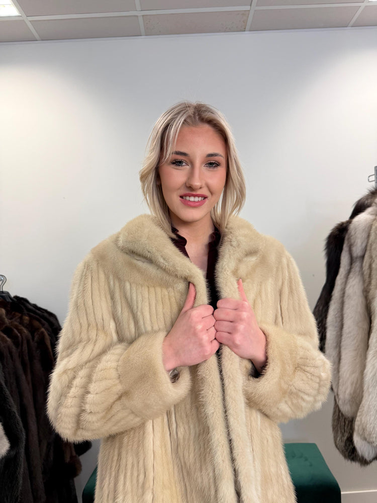 White Saga Mink Jacket, Medium Size, White Mink Fur, Real Fur Jacket, Mink Coat Women, Thick Mink Coat, Saga Mink, Vintage Fur Jacket, Mink