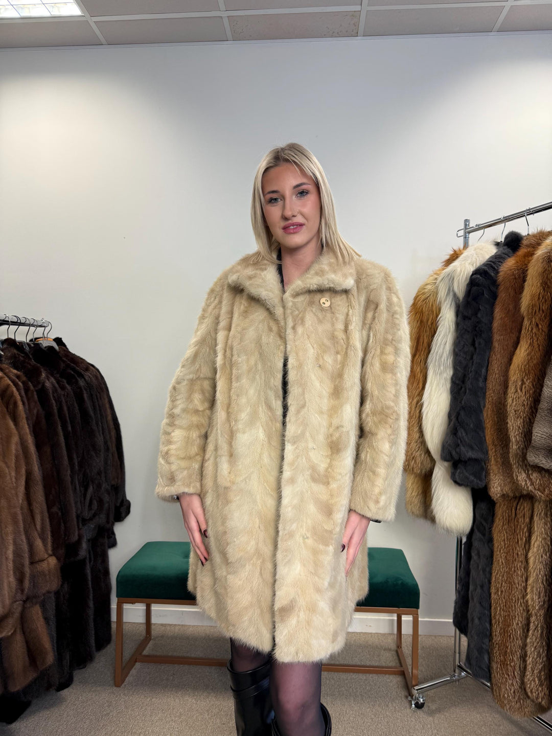 White Mink Fur Coat, M/L Size, Women's Fur Coat, Vintage Fur Coat, Real Fur Coat, Mink Coat, White Mink Fur, Mink Fur Coat, White Mink Coat