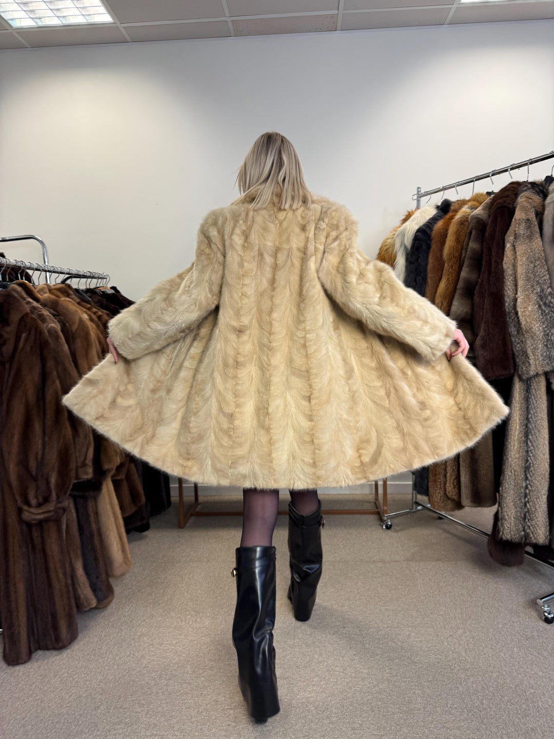 White Mink Fur Coat, M/L Size, Women's Fur Coat, Vintage Fur Coat, Real Fur Coat, Mink Coat, White Mink Fur, Mink Fur Coat, White Mink Coat