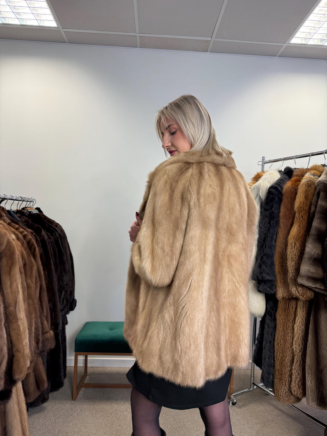 White Mink Fur Jacket, M/L Size, Women's Fur Coat, Vintage Fur Coat, Real Fur Jacket, Mink Jacket, Cream Mink Fur, Mink Fur Coat, White Mink