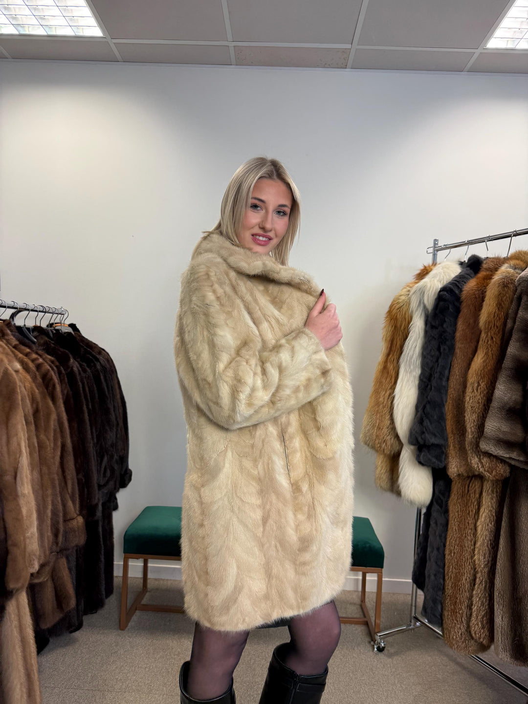 White Mink Fur Coat, M/L Size, Women's Fur Coat, Vintage Fur Coat, Real Fur Coat, Mink Coat, White Mink Fur, Mink Fur Coat, White Mink Coat