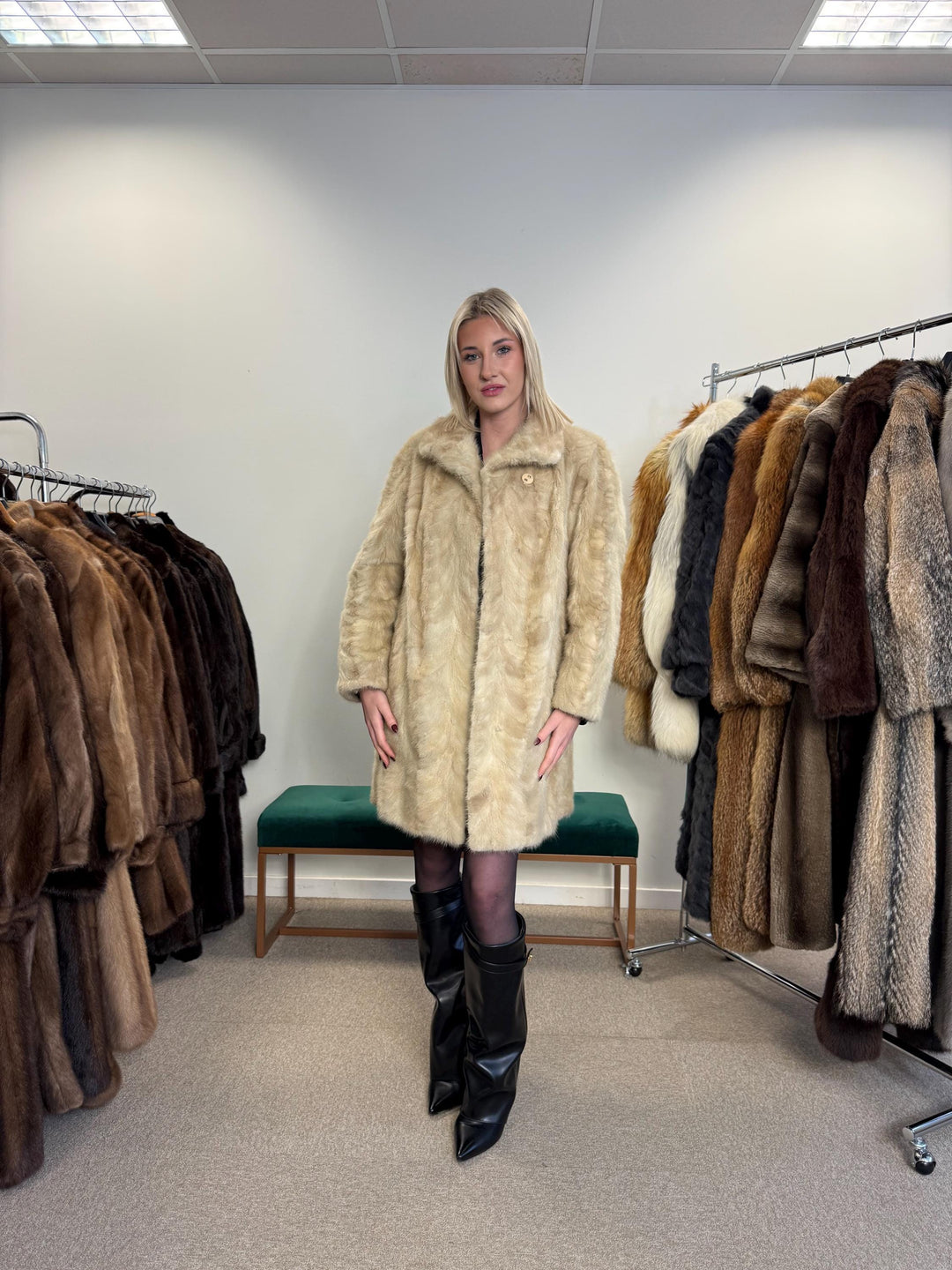 White Mink Fur Coat, M/L Size, Women's Fur Coat, Vintage Fur Coat, Real Fur Coat, Mink Coat, White Mink Fur, Mink Fur Coat, White Mink Coat