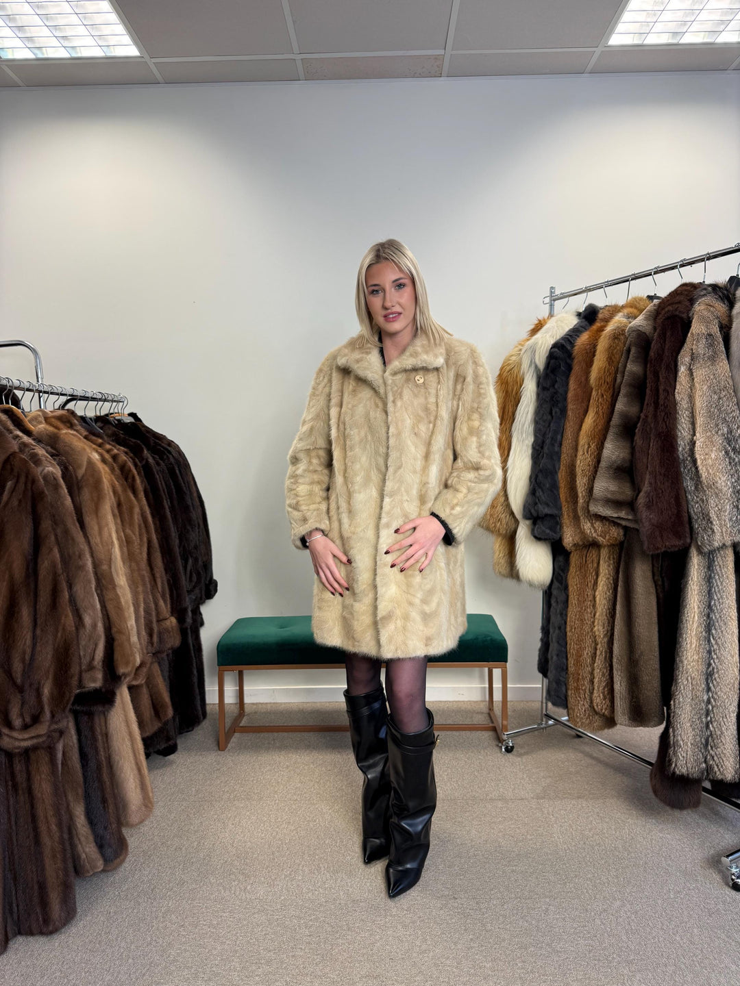 White Mink Fur Coat, M/L Size, Women's Fur Coat, Vintage Fur Coat, Real Fur Coat, Mink Coat, White Mink Fur, Mink Fur Coat, White Mink Coat