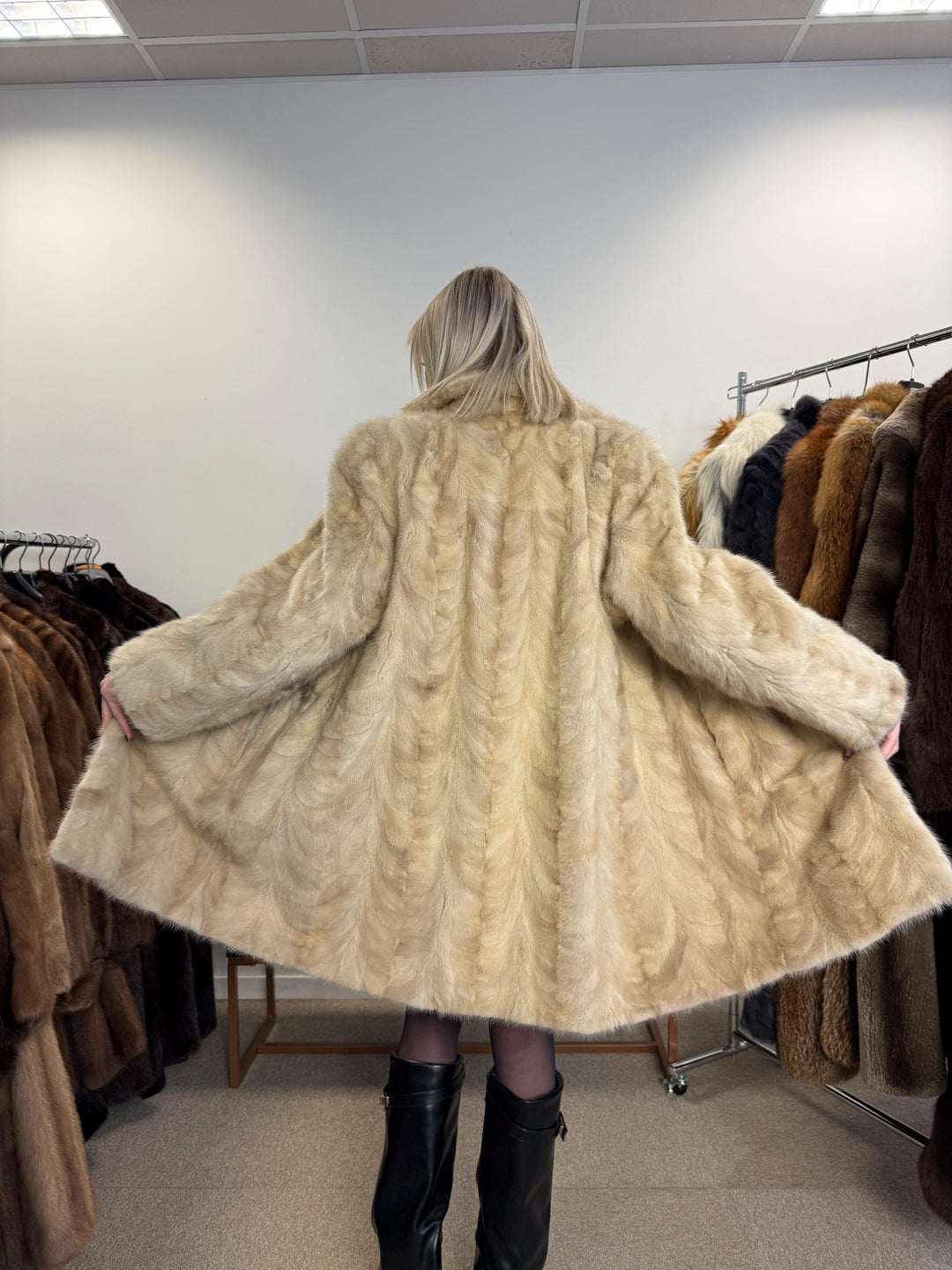 White Mink Fur Coat, M/L Size, Women's Fur Coat, Vintage Fur Coat, Real Fur Coat, Mink Coat, White Mink Fur, Mink Fur Coat, White Mink Coat