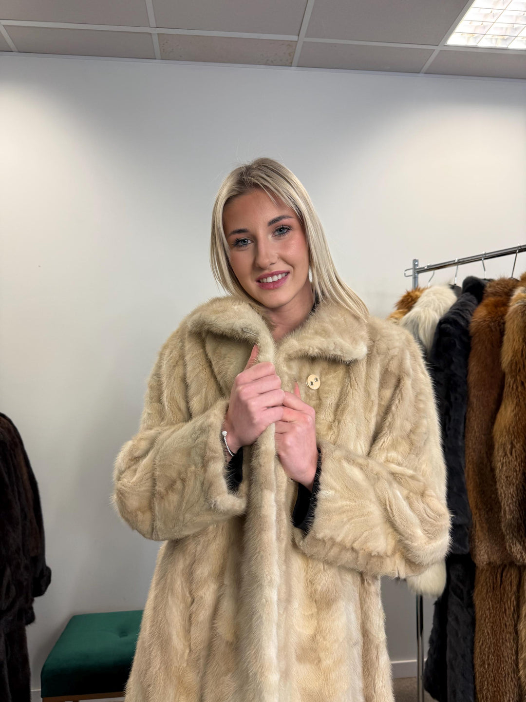 White Mink Fur Coat, M/L Size, Women's Fur Coat, Vintage Fur Coat, Real Fur Coat, Mink Coat, White Mink Fur, Mink Fur Coat, White Mink Coat