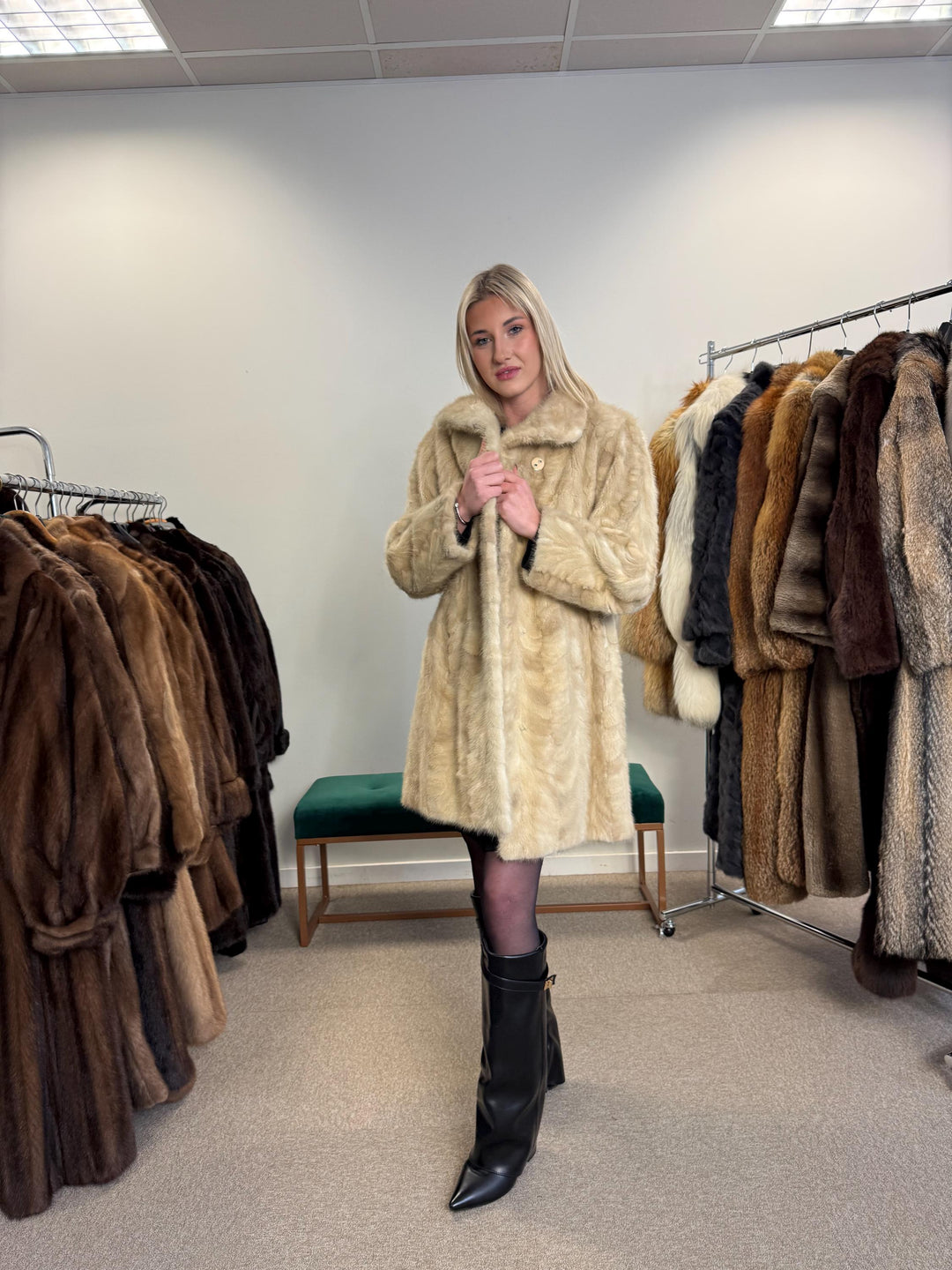 White Mink Fur Coat, M/L Size, Women's Fur Coat, Vintage Fur Coat, Real Fur Coat, Mink Coat, White Mink Fur, Mink Fur Coat, White Mink Coat