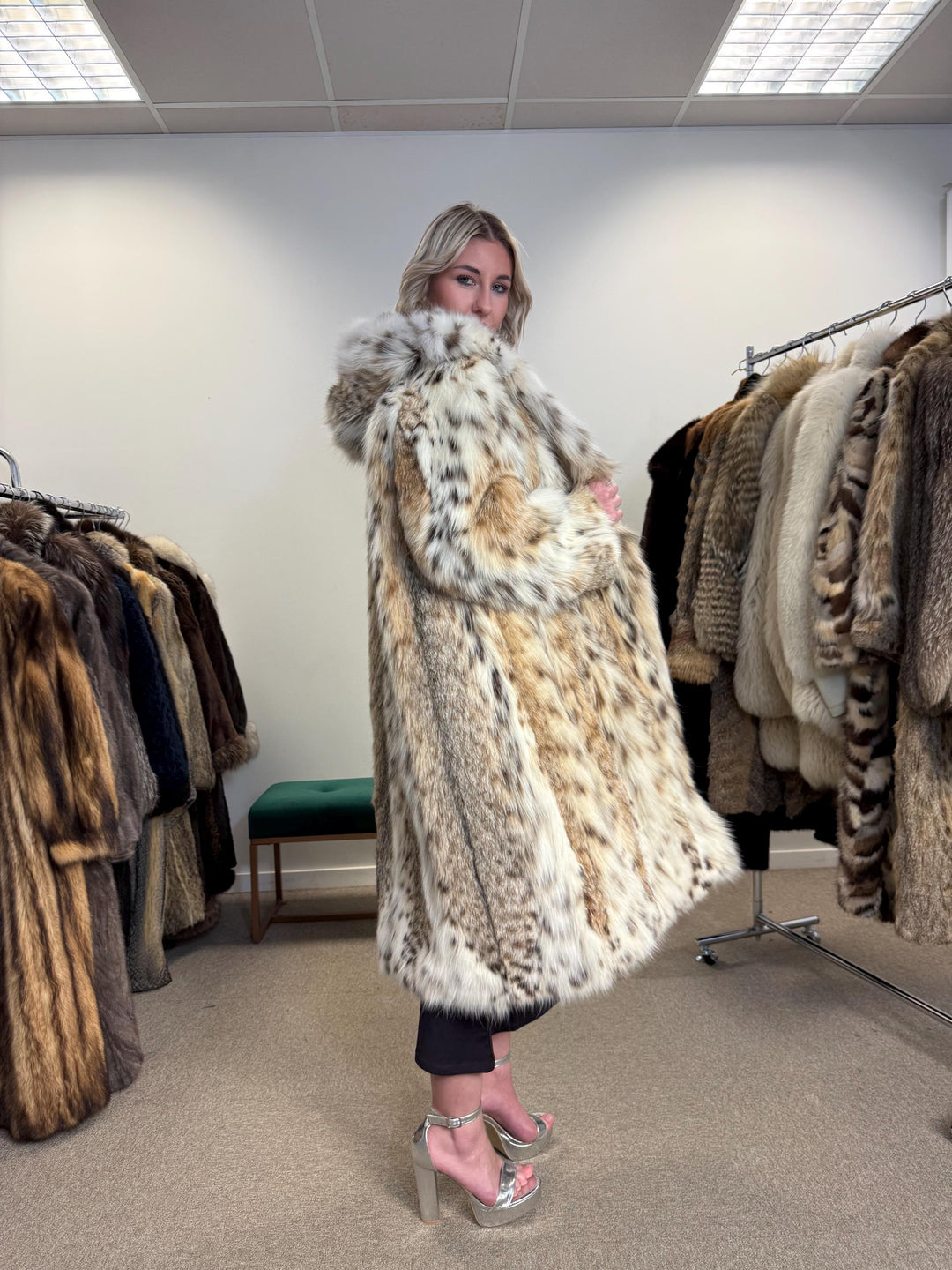New Lynx Fur Coat, L/XL Size, Vintage Fur Coat, Real Lynx Coat, Long Lynx Coat, Women's Fur Coat, Hooded Fur Coat, Real Fur Coat, Lynx Coat