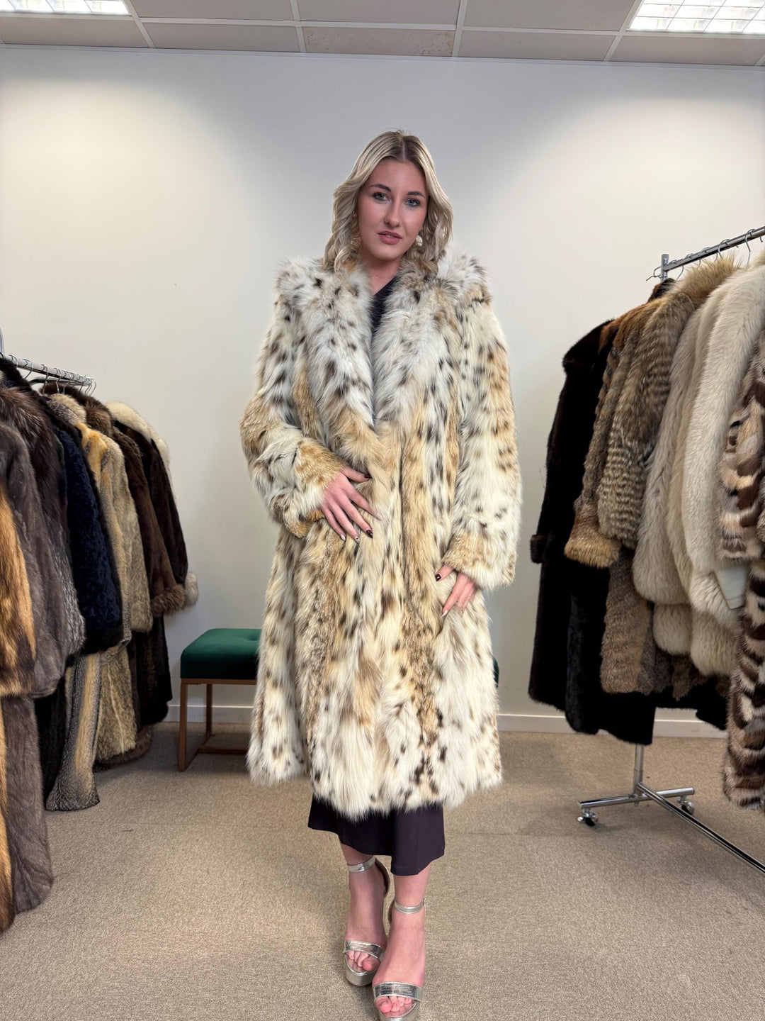 New Lynx Fur Coat, L/XL Size, Vintage Fur Coat, Real Lynx Coat, Long Lynx Coat, Women's Fur Coat, Hooded Fur Coat, Real Fur Coat, Lynx Coat