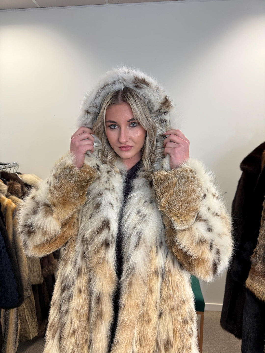 New Lynx Fur Coat, L/XL Size, Vintage Fur Coat, Real Lynx Coat, Long Lynx Coat, Women's Fur Coat, Hooded Fur Coat, Real Fur Coat, Lynx Coat