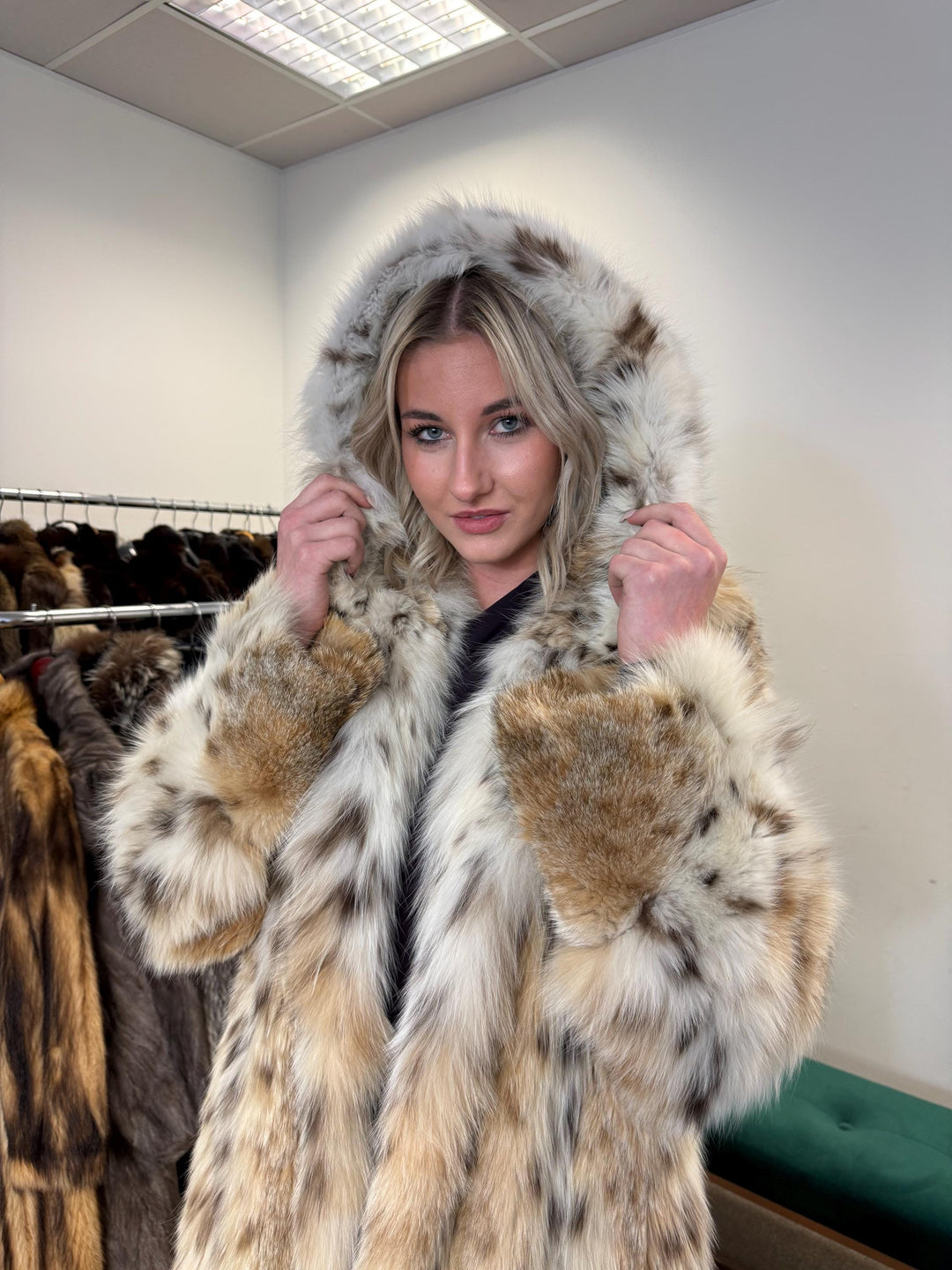 New Lynx Fur Coat, L/XL Size, Vintage Fur Coat, Real Lynx Coat, Long Lynx Coat, Women's Fur Coat, Hooded Fur Coat, Real Fur Coat, Lynx Coat