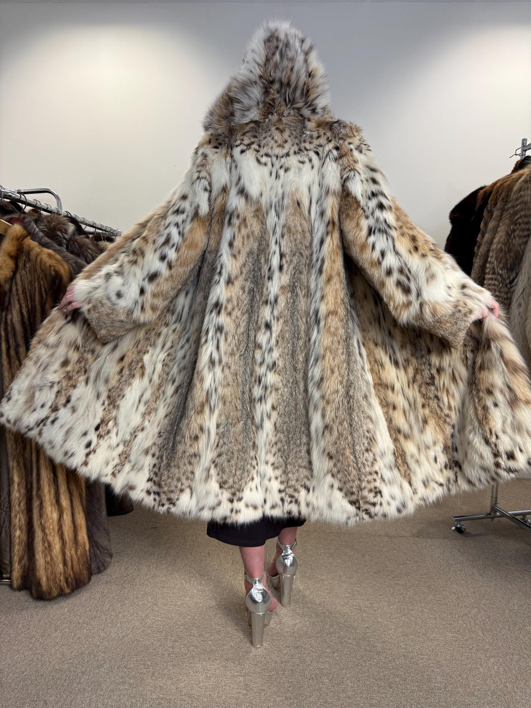 New Lynx Fur Coat, L/XL Size, Vintage Fur Coat, Real Lynx Coat, Long Lynx Coat, Women's Fur Coat, Hooded Fur Coat, Real Fur Coat, Lynx Coat