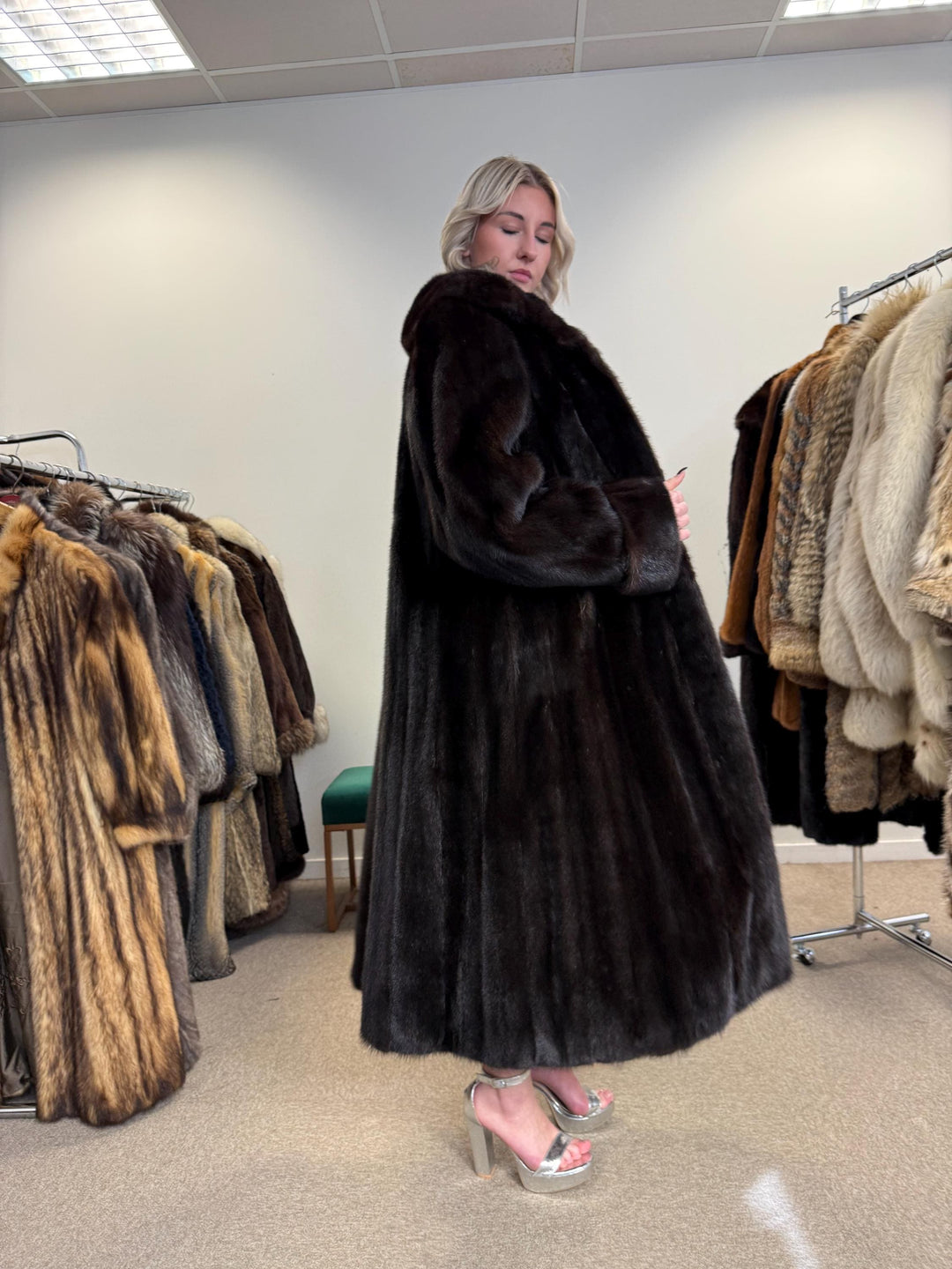 Blackgama Mink Fur Coat, Medium Size, Mink Coat, Real Fur Coat, Fur Coats, Mink Fur Coat, Brown Mink, Brown Mink Coat, Women's Fur Coat, Fur