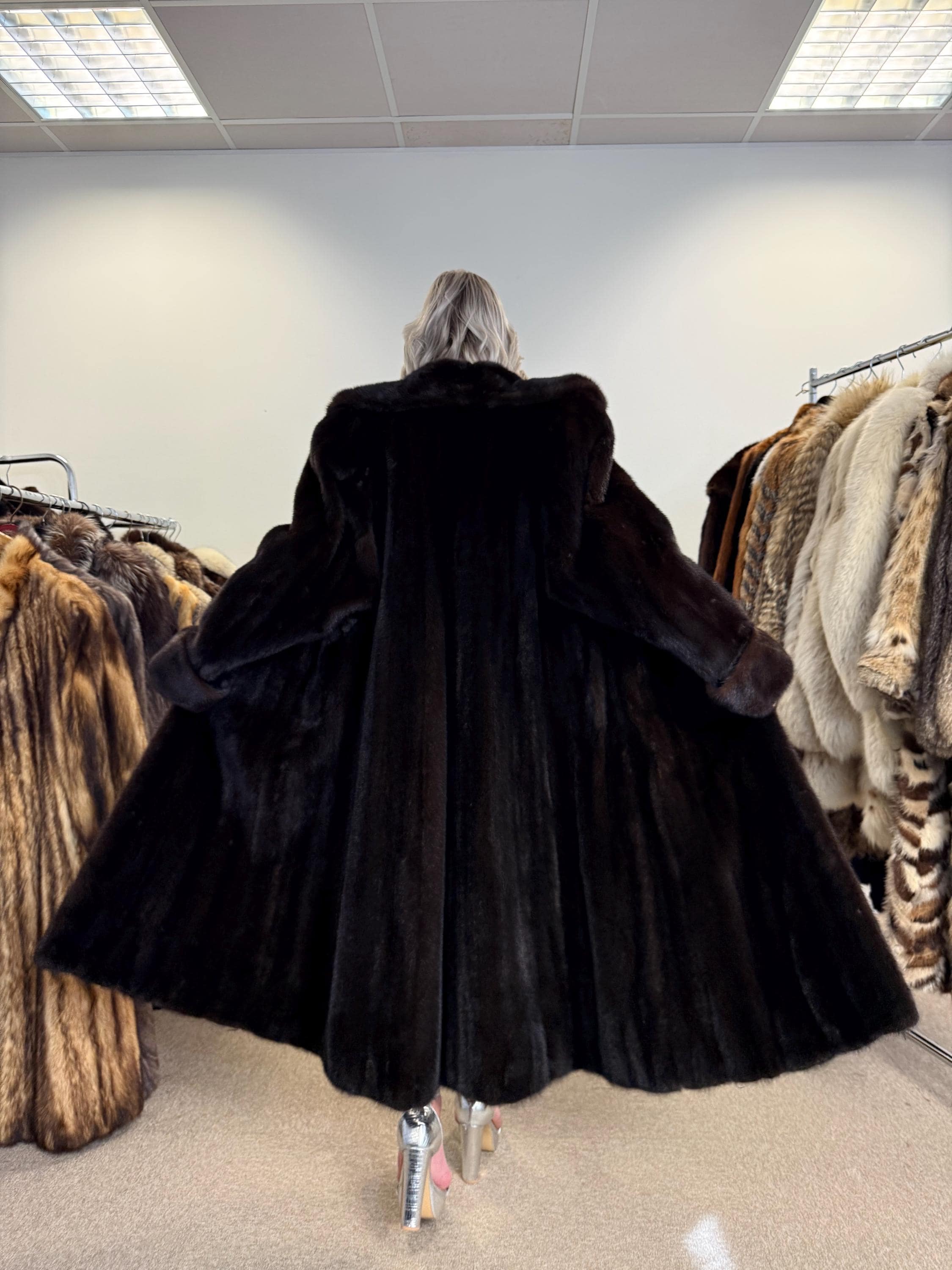 Blackgama Mink Fur Coat, Medium Size, Mink Coat, Real Fur Coat, Fur Coats, Mink Fur Coat, Brown Mink, Brown Mink Coat, Women's Fur Coat, Fur