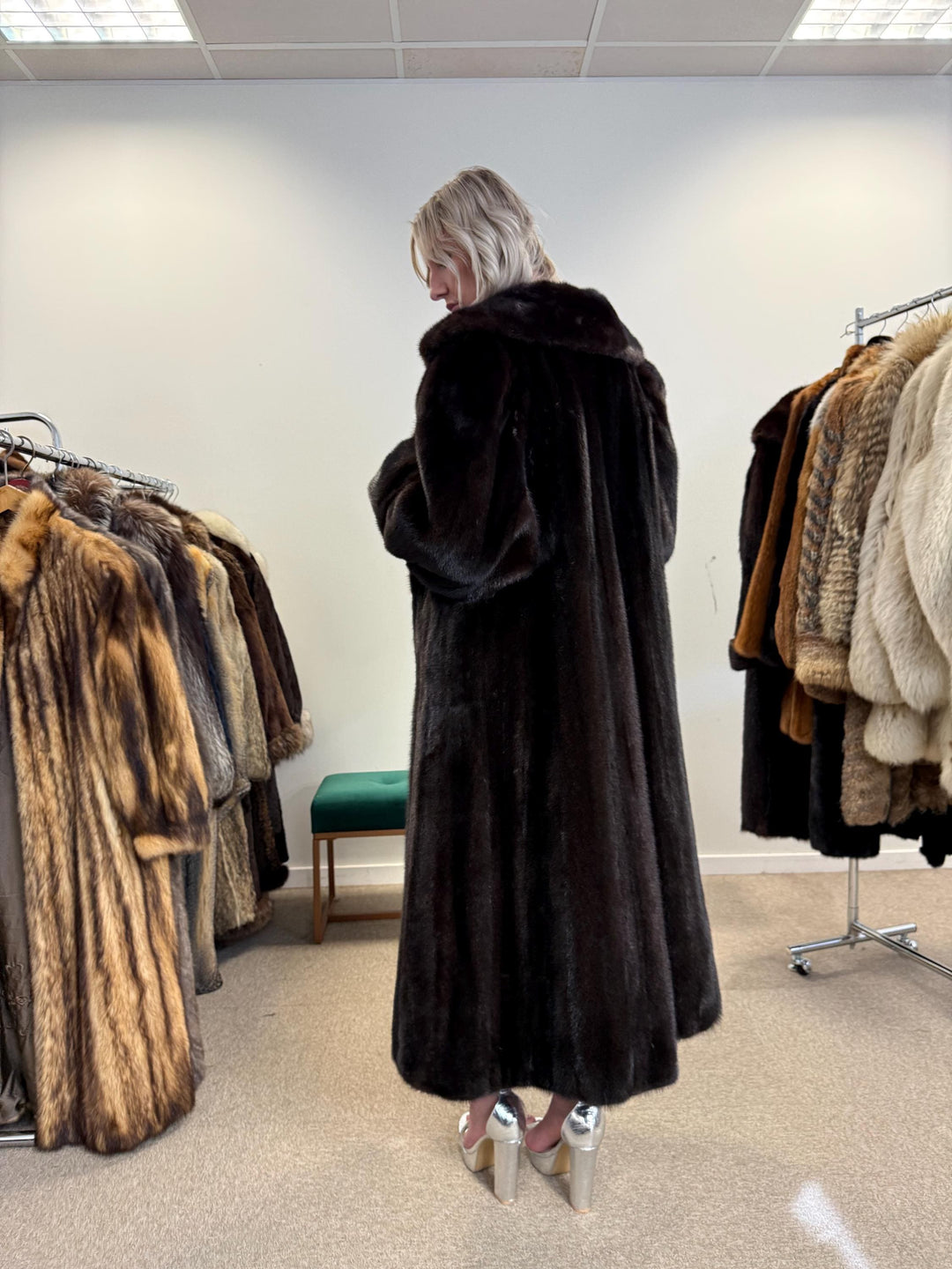 Blackgama Mink Fur Coat, Medium Size, Mink Coat, Real Fur Coat, Fur Coats, Mink Fur Coat, Brown Mink, Brown Mink Coat, Women's Fur Coat, Fur