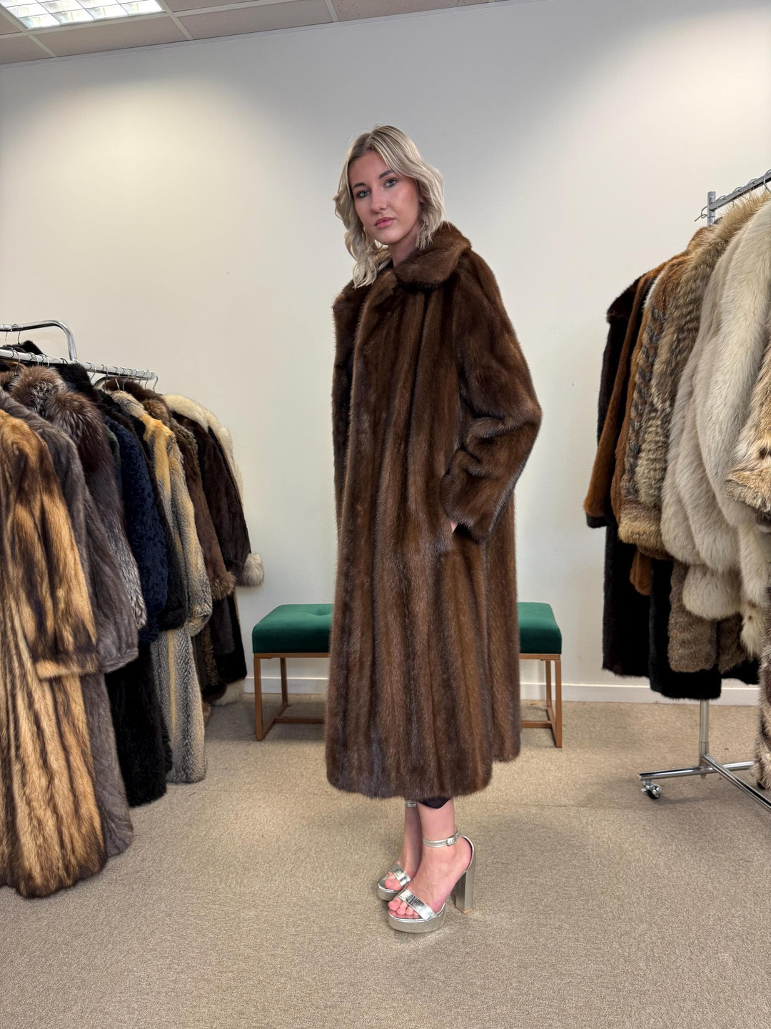 Brown Mink Fur Coat, M/L Size, Women's Fur Coat, Vintage Fur Coat, Real Fur Coat, Mink Coat, Thick Mink Fur, Mink Fur Coat, Fur Coat Mink